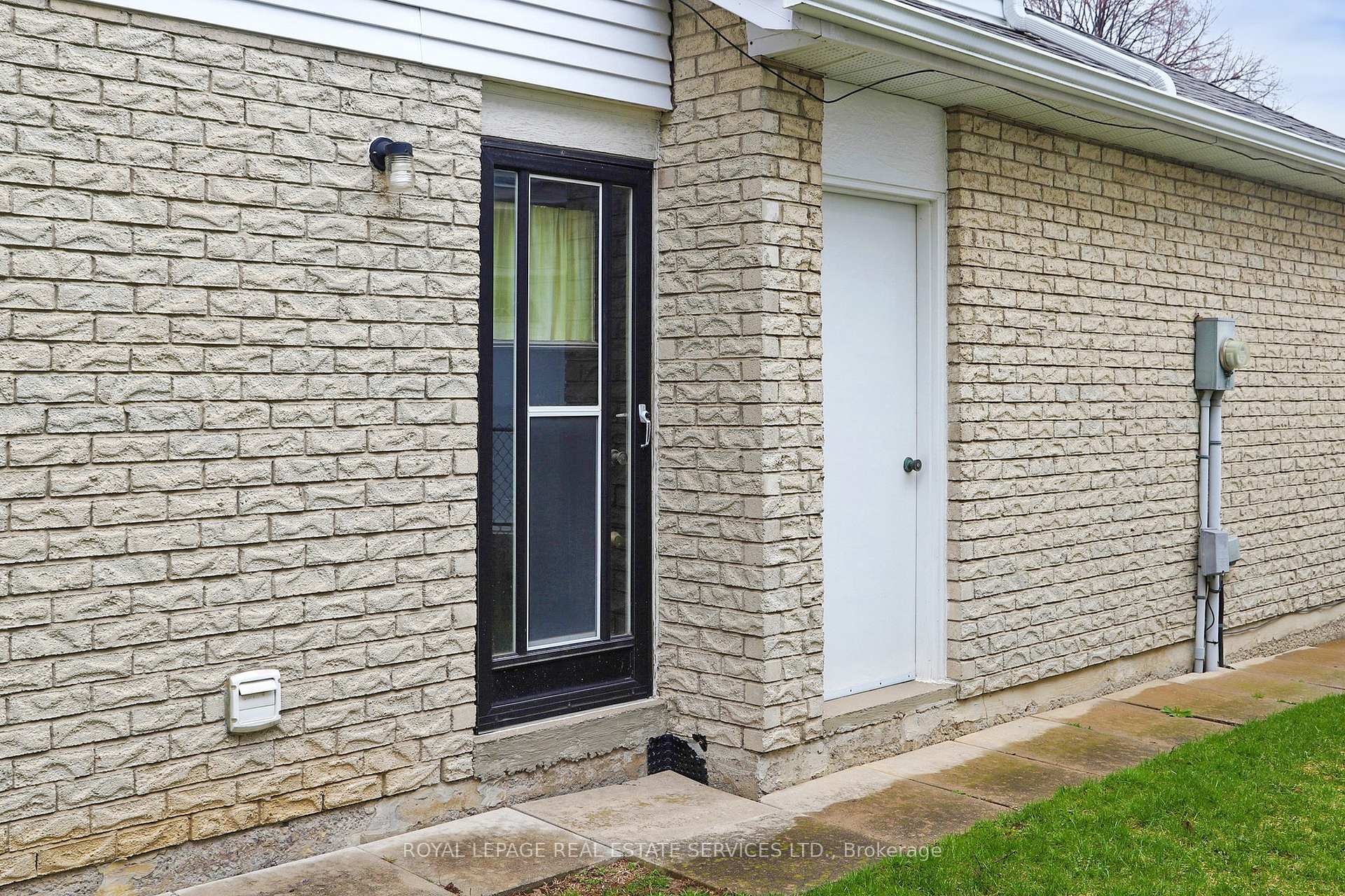 Photo 25 of 38 Lisa Crescent, Vaughan, Crestwood-Springfarm-Yorkhill — HOMEH