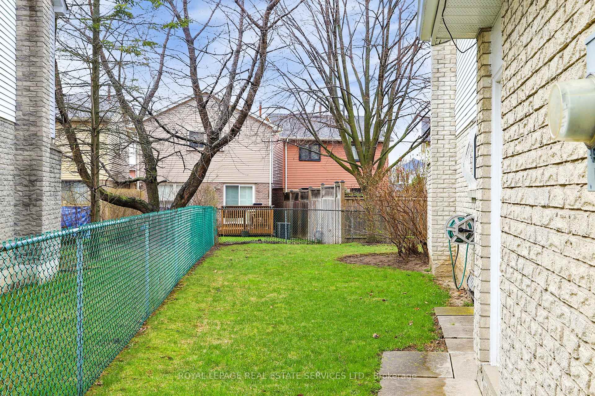 Photo 26 of 38 Lisa Crescent, Vaughan, Crestwood-Springfarm-Yorkhill — HOMEH