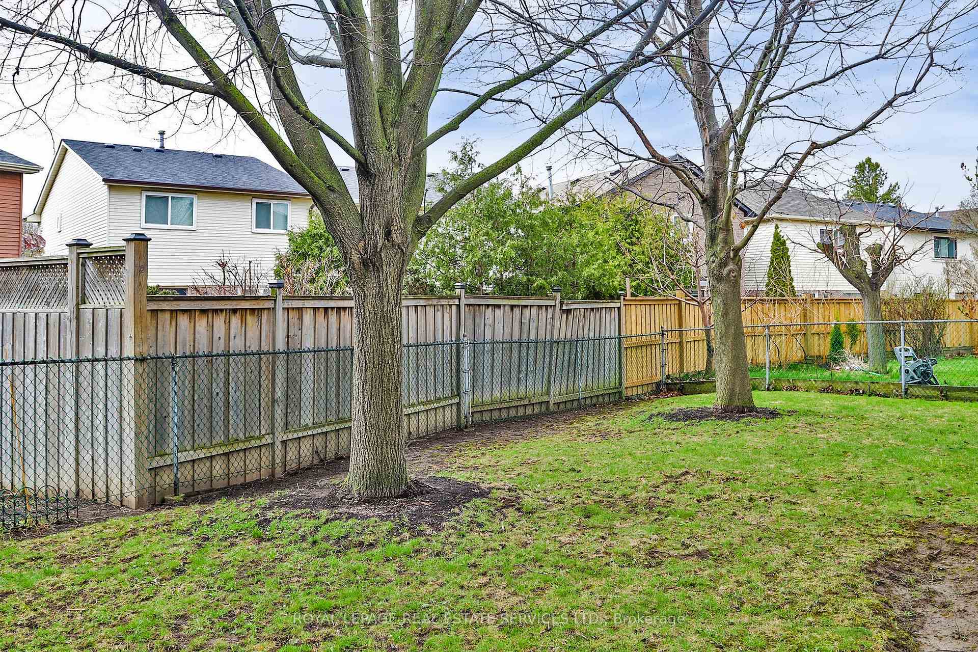 Photo 27 of 38 Lisa Crescent, Vaughan, Crestwood-Springfarm-Yorkhill — HOMEH