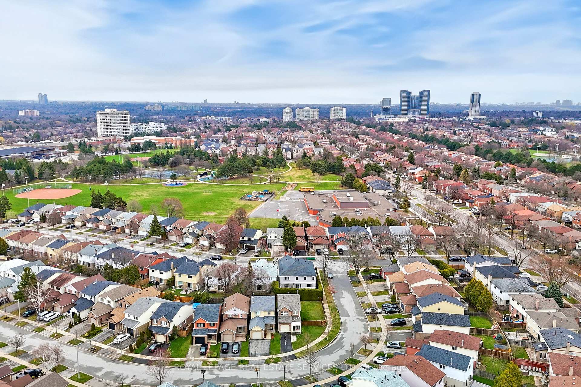 Photo 30 of 38 Lisa Crescent, Vaughan, Crestwood-Springfarm-Yorkhill — HOMEH