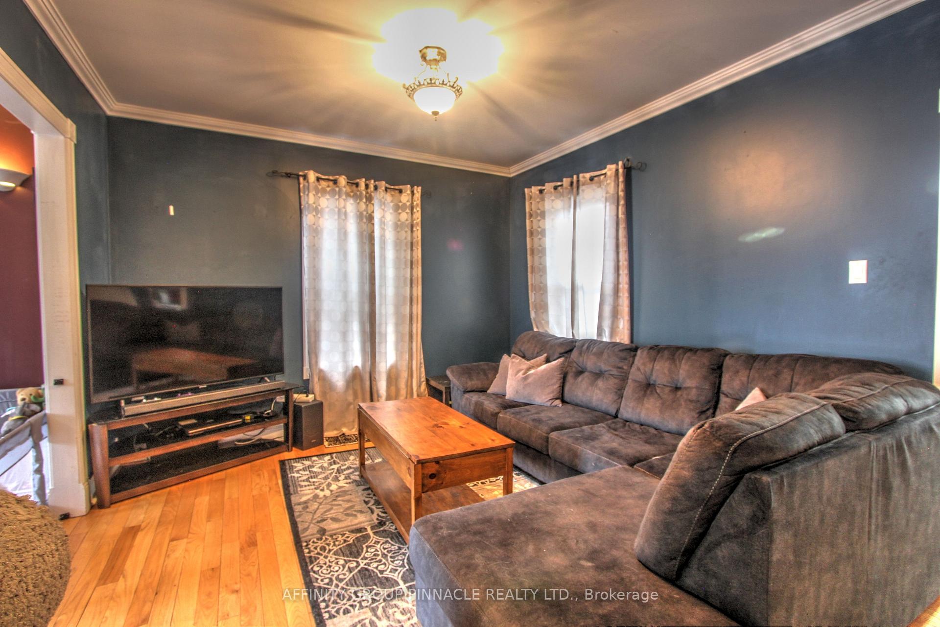 Photo 5 of 587 Chamberlain Street, Peterborough, Town Ward 3 — HOMEH
