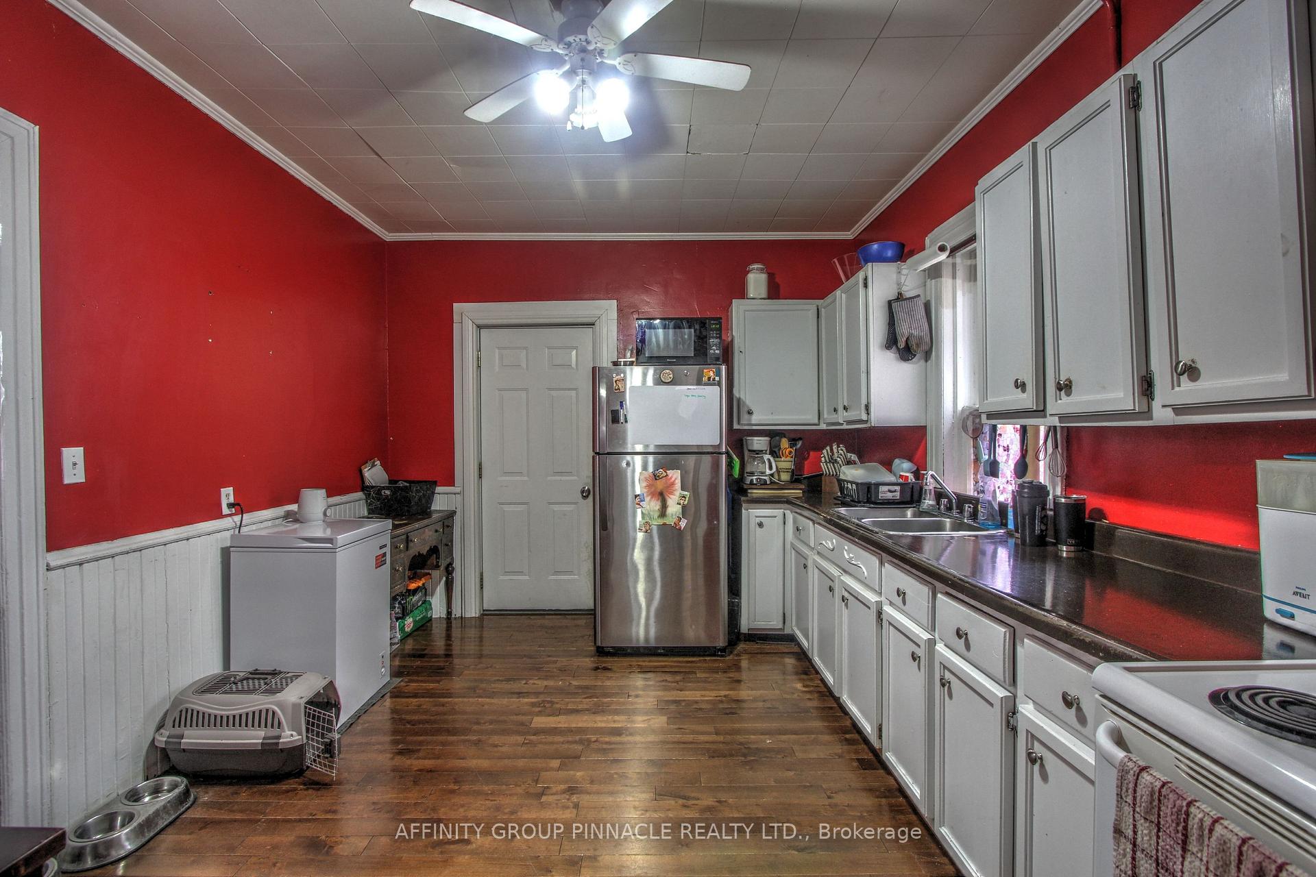 Photo 7 of 587 Chamberlain Street, Peterborough, Town Ward 3 — HOMEH