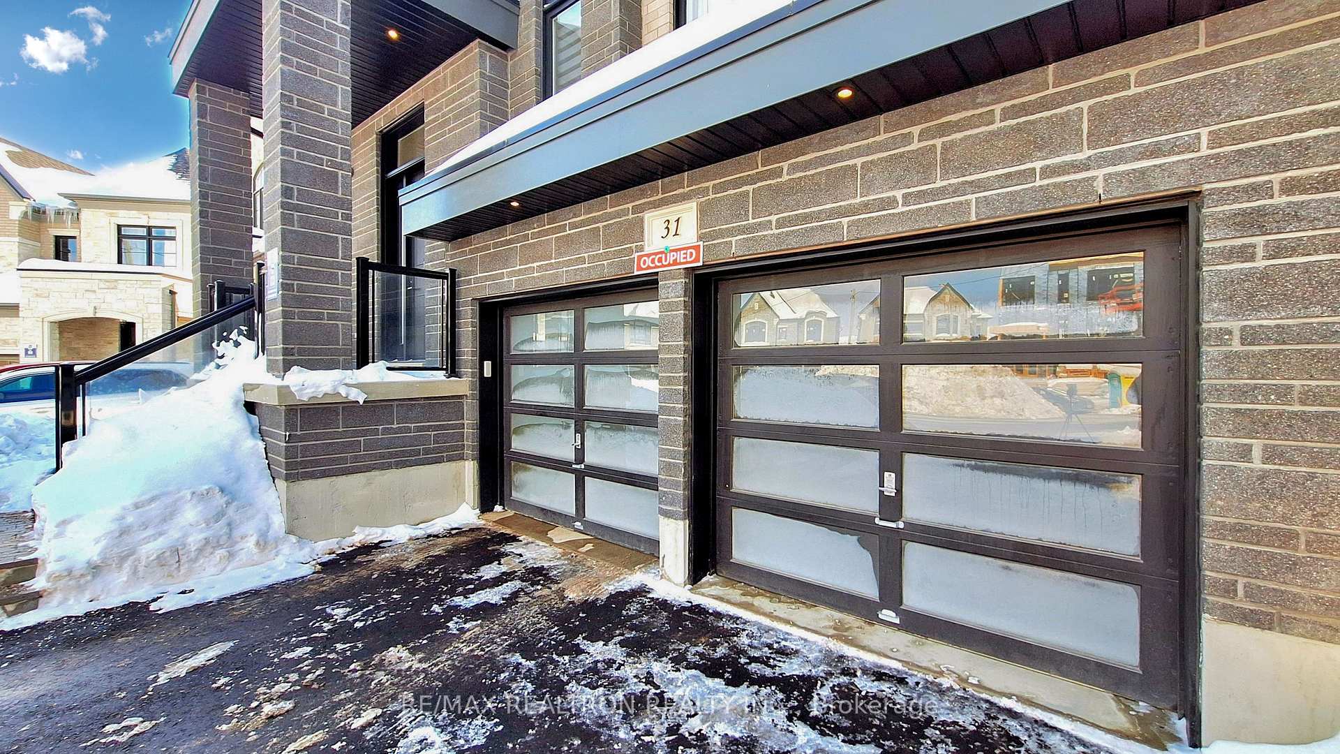 Photo 3 of 31 Donsgrove Court, Vaughan, Patterson — HOMEH