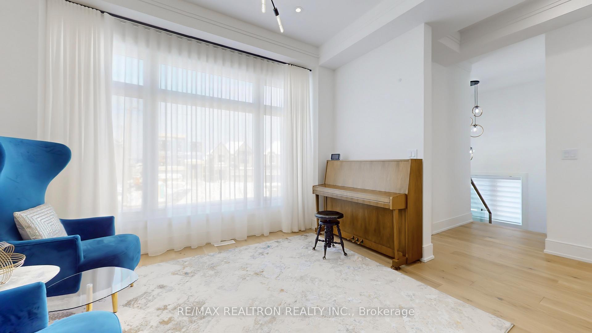 Photo 5 of 31 Donsgrove Court, Vaughan, Patterson — HOMEH