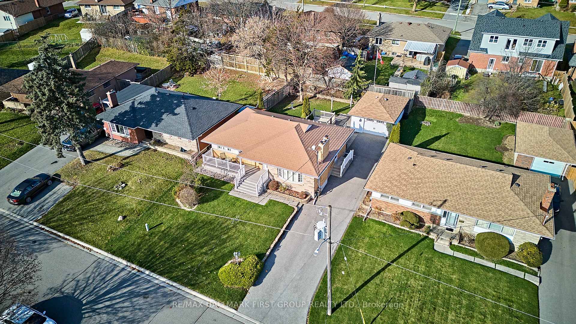 Photo 2 of 764 Whitman Crescent, Oshawa, Donevan — HOMEH