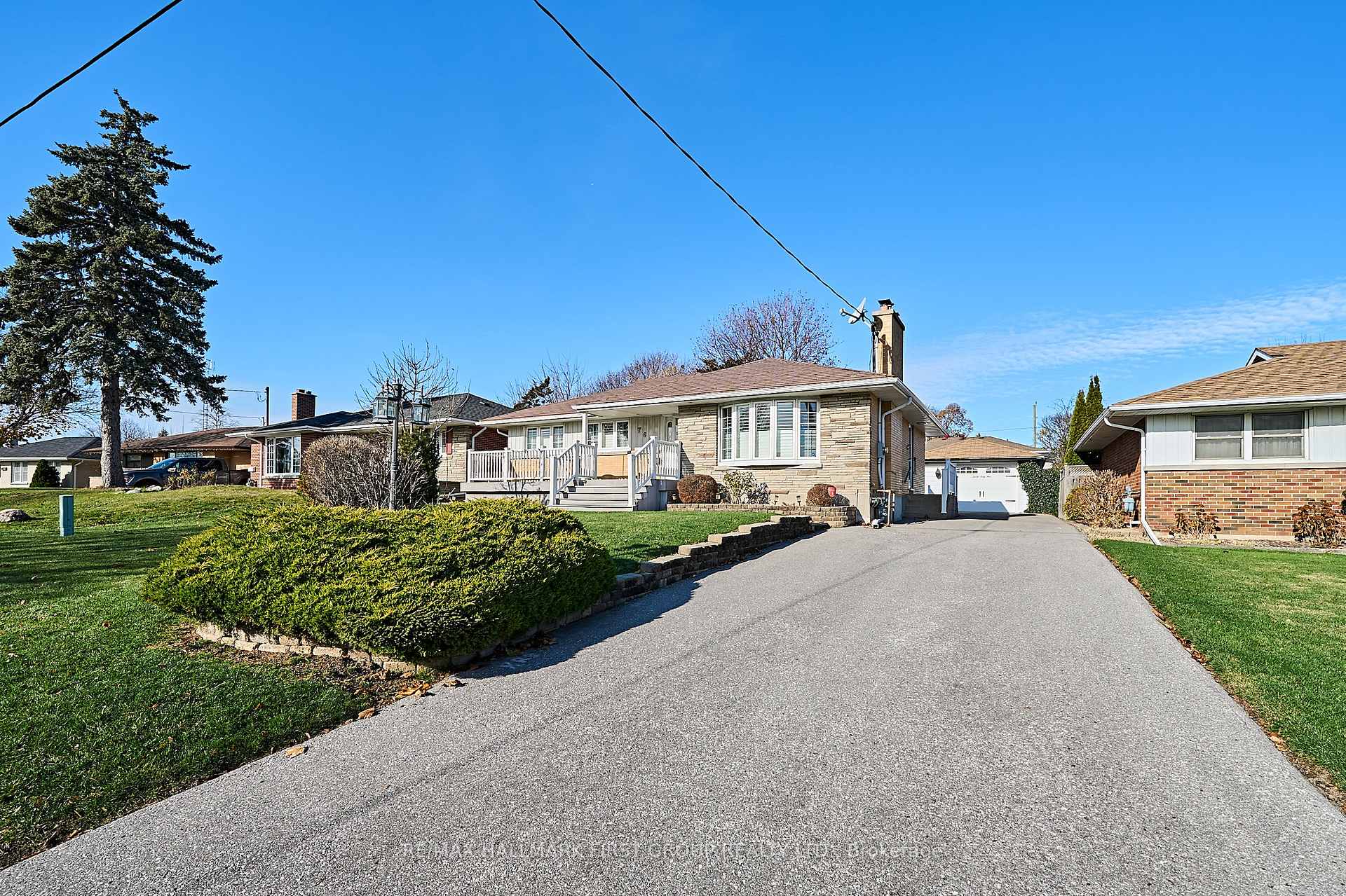 Photo 3 of 764 Whitman Crescent, Oshawa, Donevan — HOMEH
