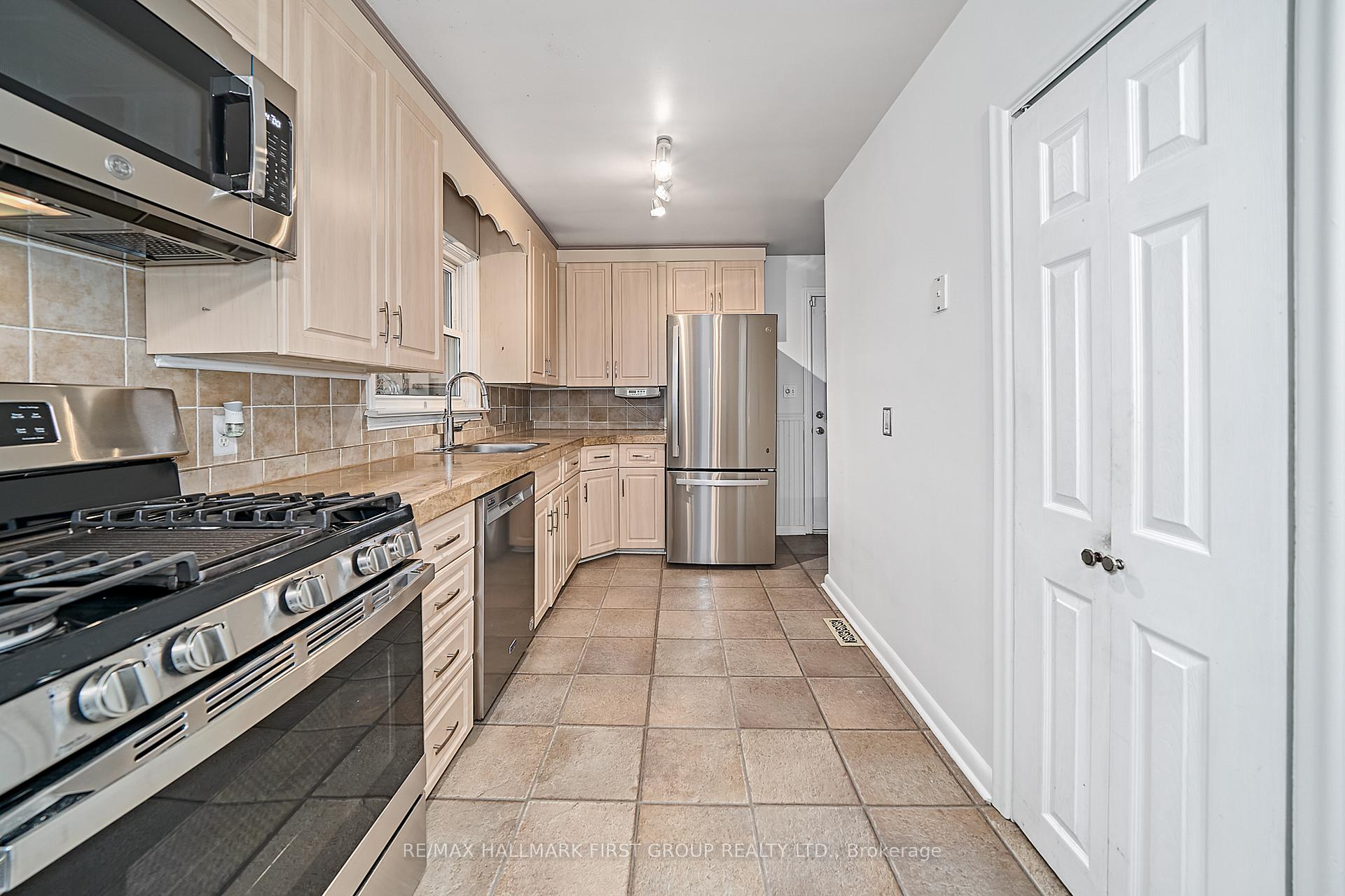 Photo 9 of 764 Whitman Crescent, Oshawa, Donevan — HOMEH