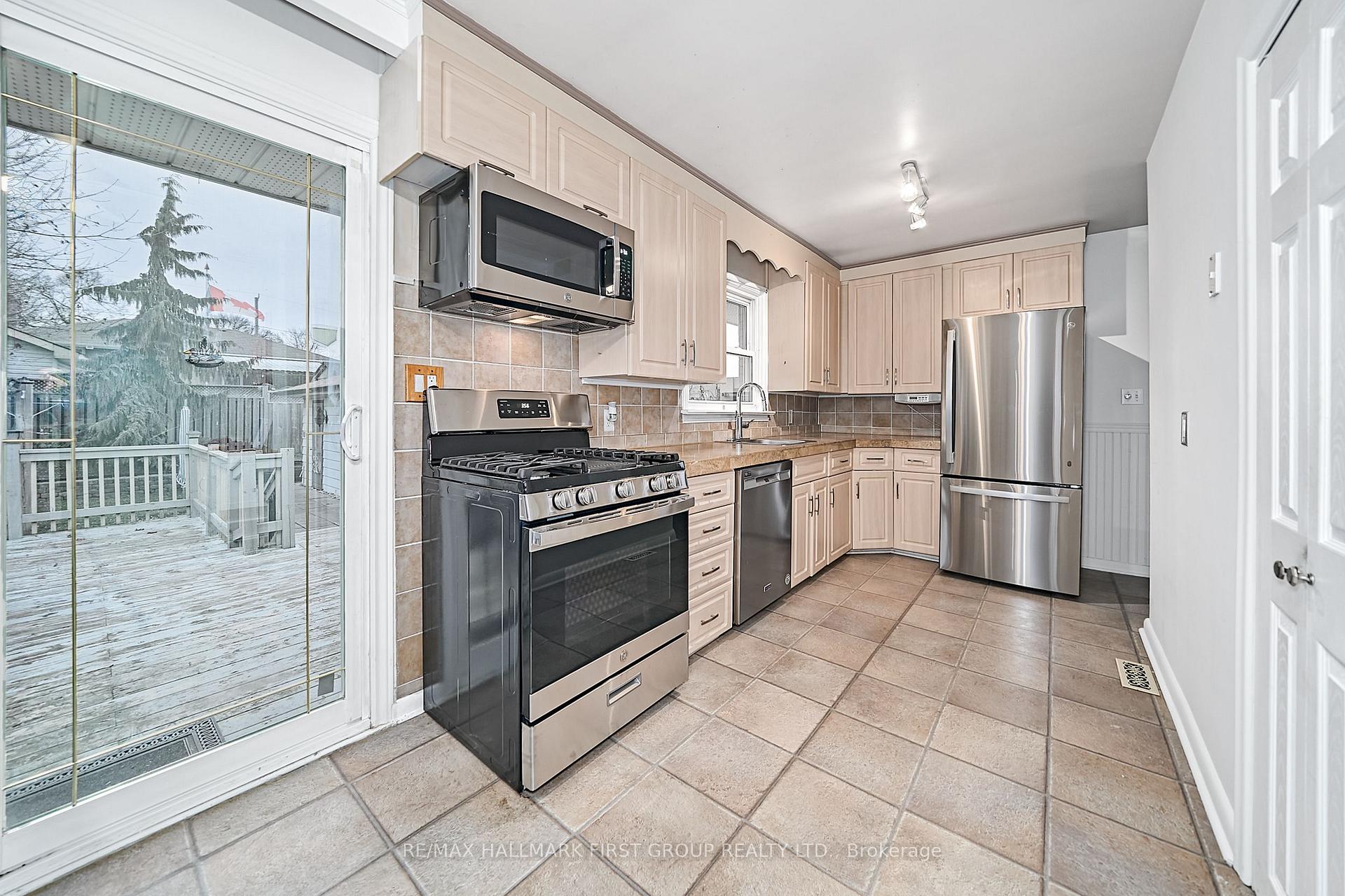 Photo 11 of 764 Whitman Crescent, Oshawa, Donevan — HOMEH