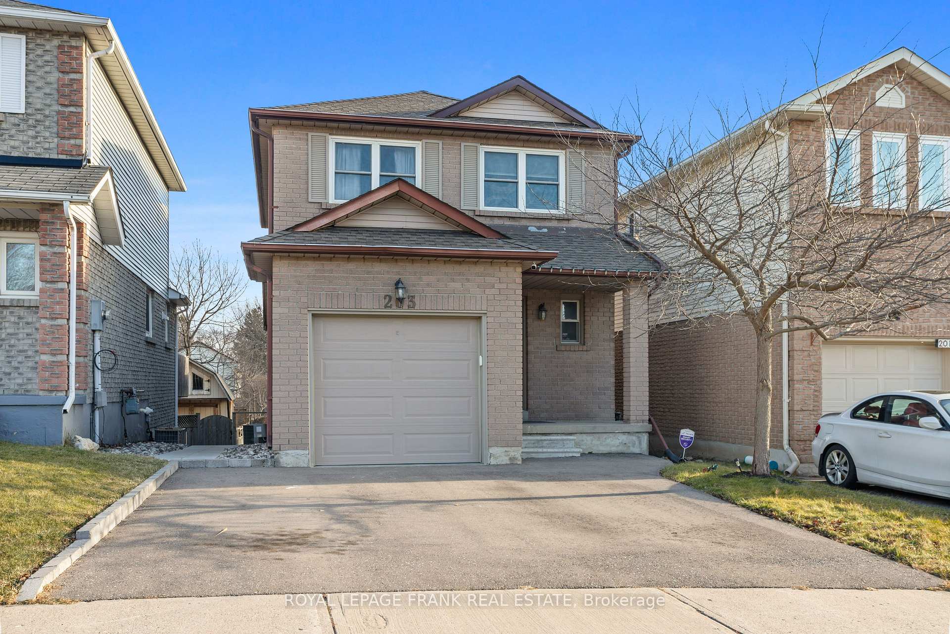 Photo 1 of 203 Lichen Crescent, Oshawa, McLaughlin — HOMEH