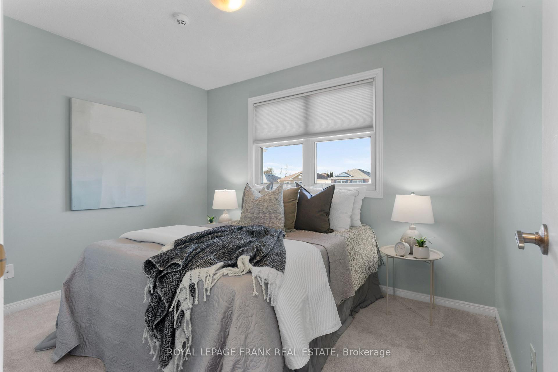 Photo 18 of 203 Lichen Crescent, Oshawa, McLaughlin — HOMEH