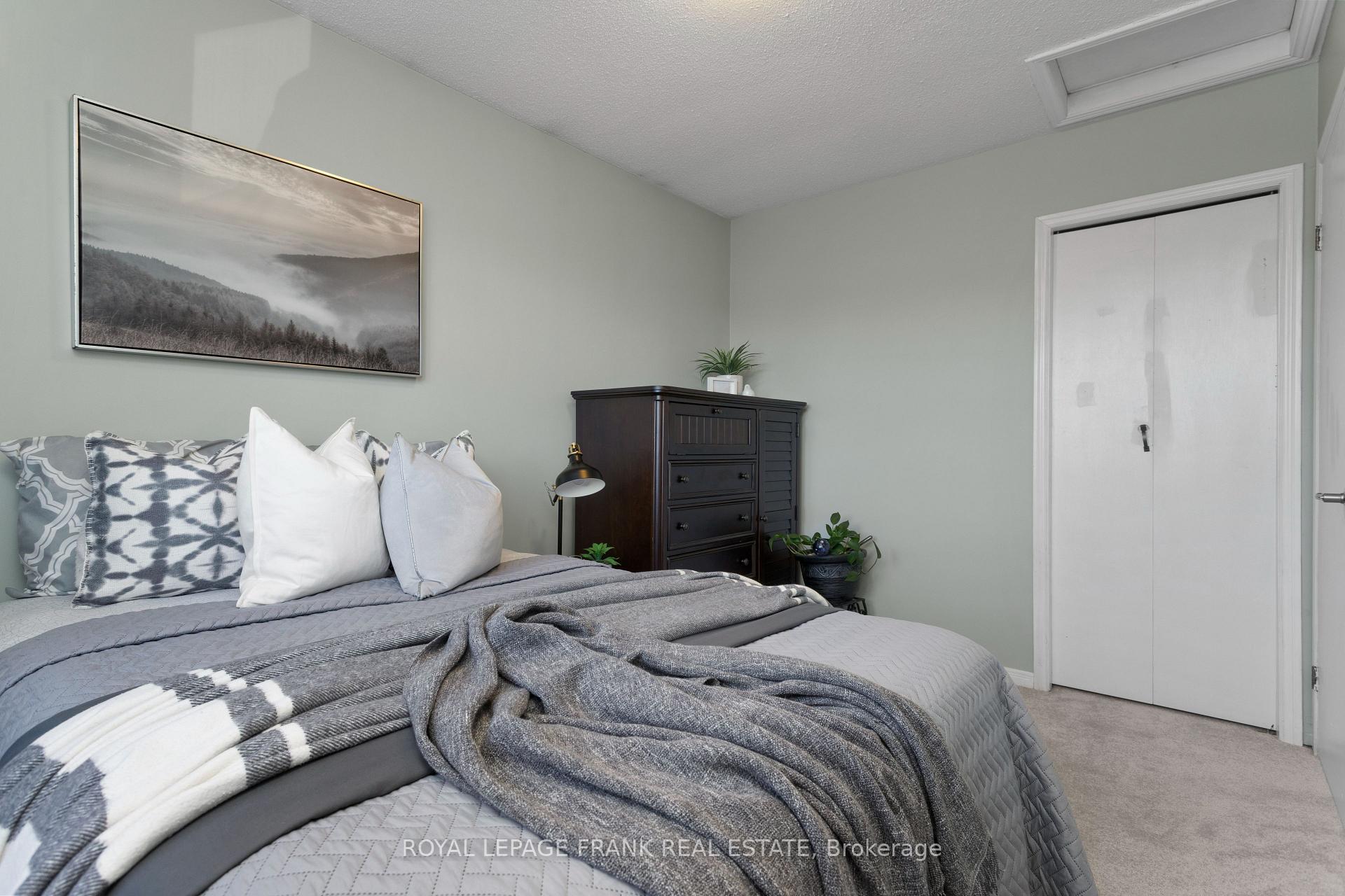 Photo 21 of 203 Lichen Crescent, Oshawa, McLaughlin — HOMEH