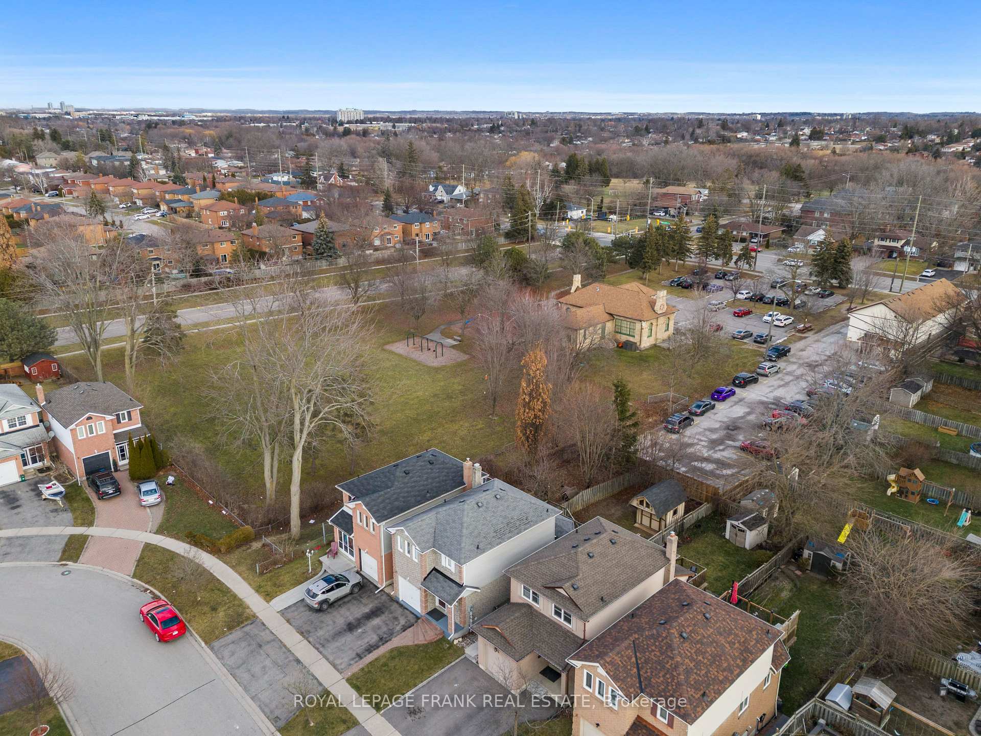 Photo 31 of 203 Lichen Crescent, Oshawa, McLaughlin — HOMEH