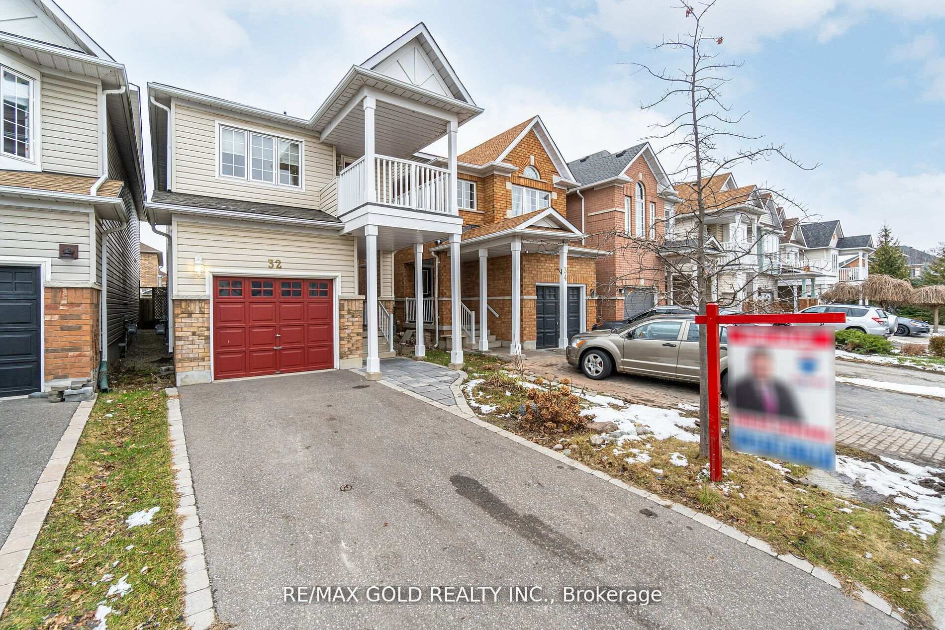 Front of 32 Dills Crescent