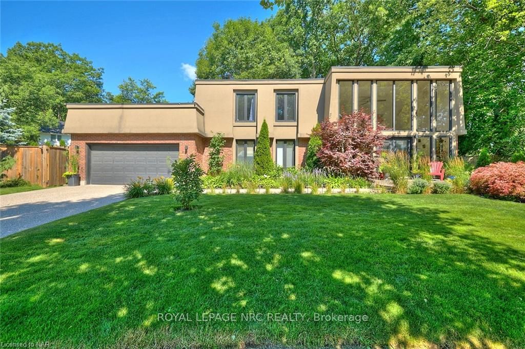 Front of 2459 Noella Crescent