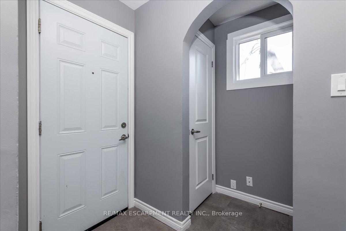 Photo 2 of Unit Main, 210 Owen Street, Barrie, Wellington — HOMEH