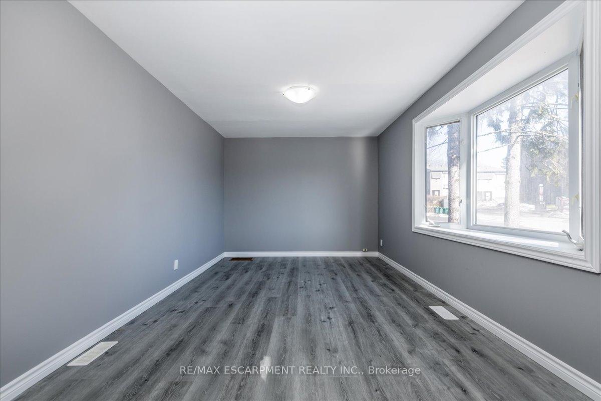 Photo 4 of Unit Main, 210 Owen Street, Barrie, Wellington — HOMEH