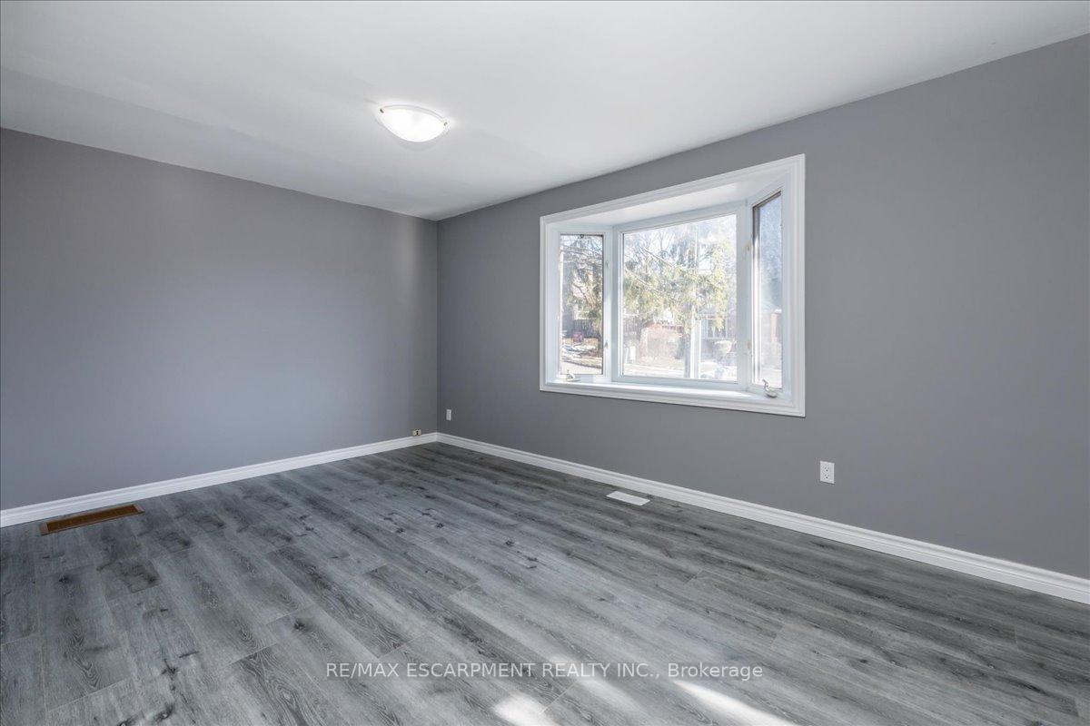 Photo 5 of Unit Main, 210 Owen Street, Barrie, Wellington — HOMEH