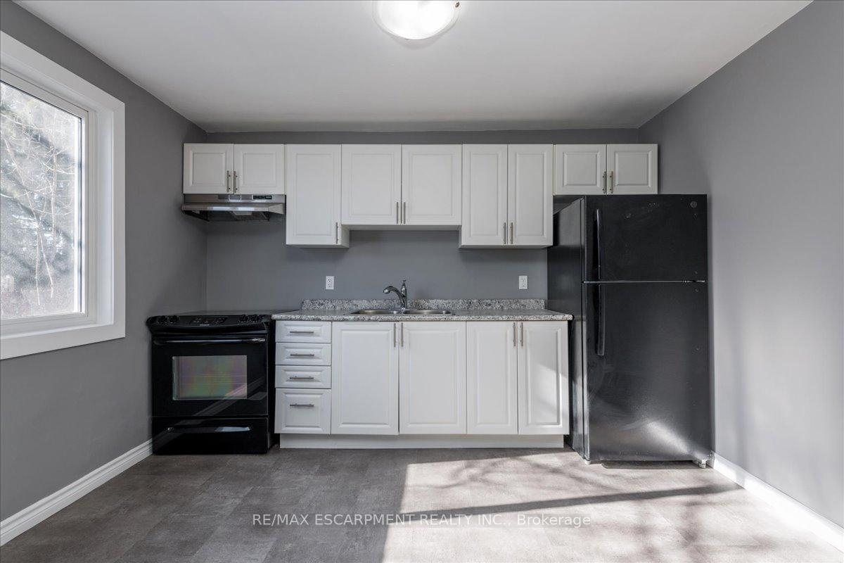 Photo 6 of Unit Main, 210 Owen Street, Barrie, Wellington — HOMEH