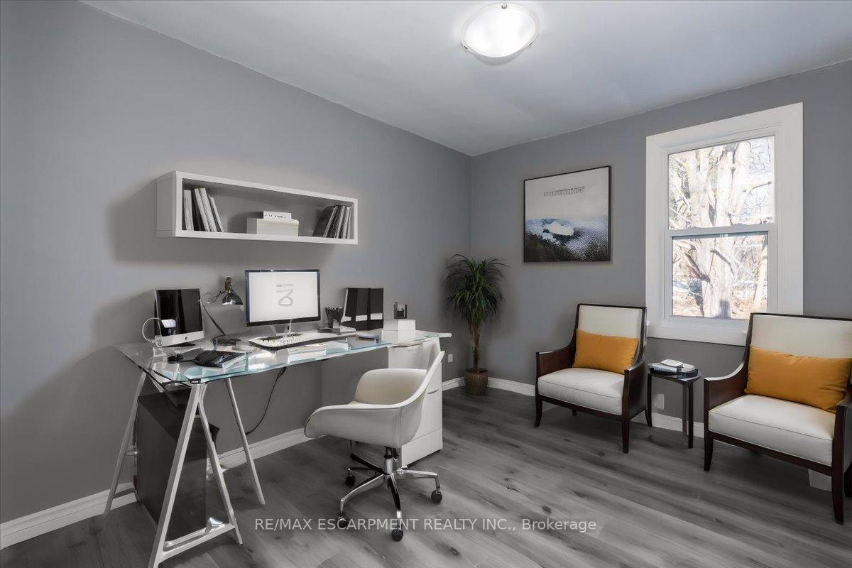 Photo 12 of Unit Main, 210 Owen Street, Barrie, Wellington — HOMEH