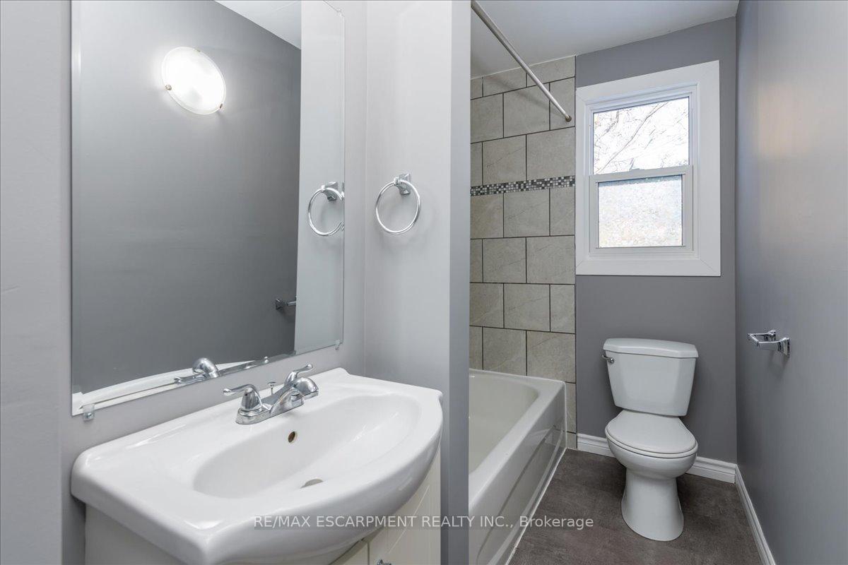 Photo 11 of Unit Main, 210 Owen Street, Barrie, Wellington — HOMEH