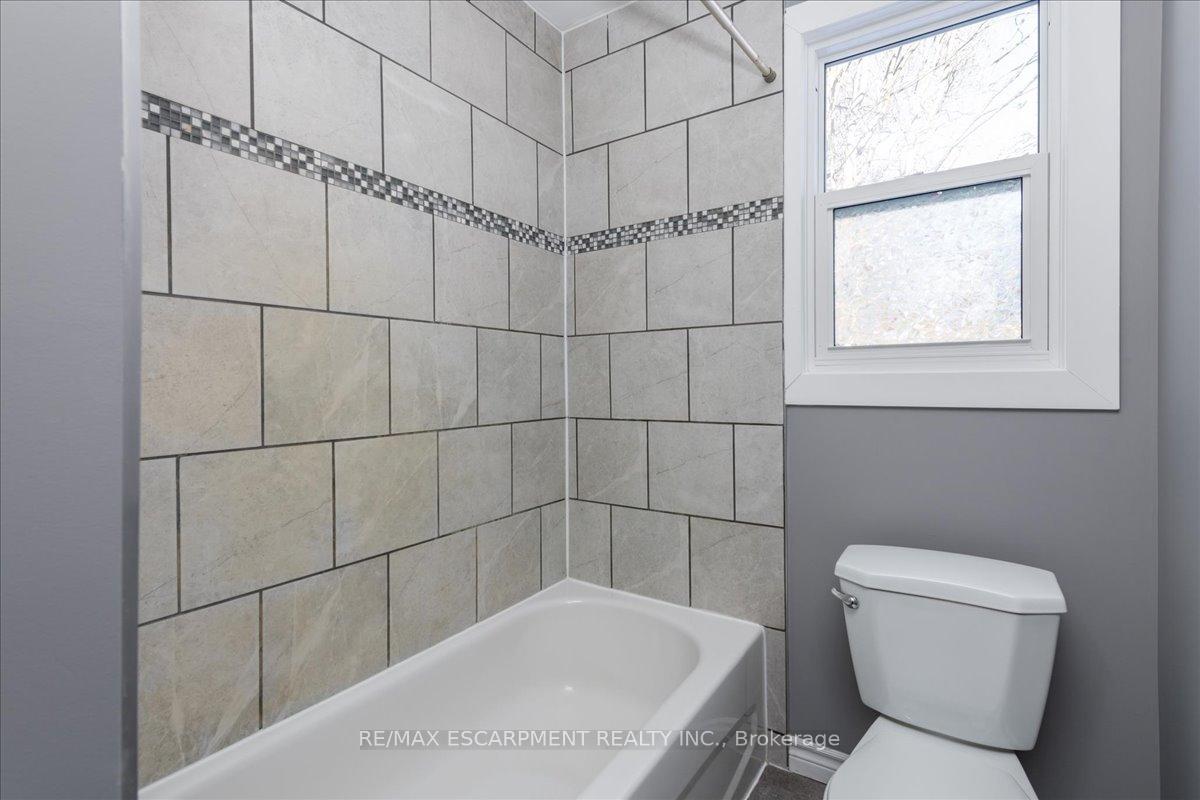 Photo 15 of Unit Main, 210 Owen Street, Barrie, Wellington — HOMEH