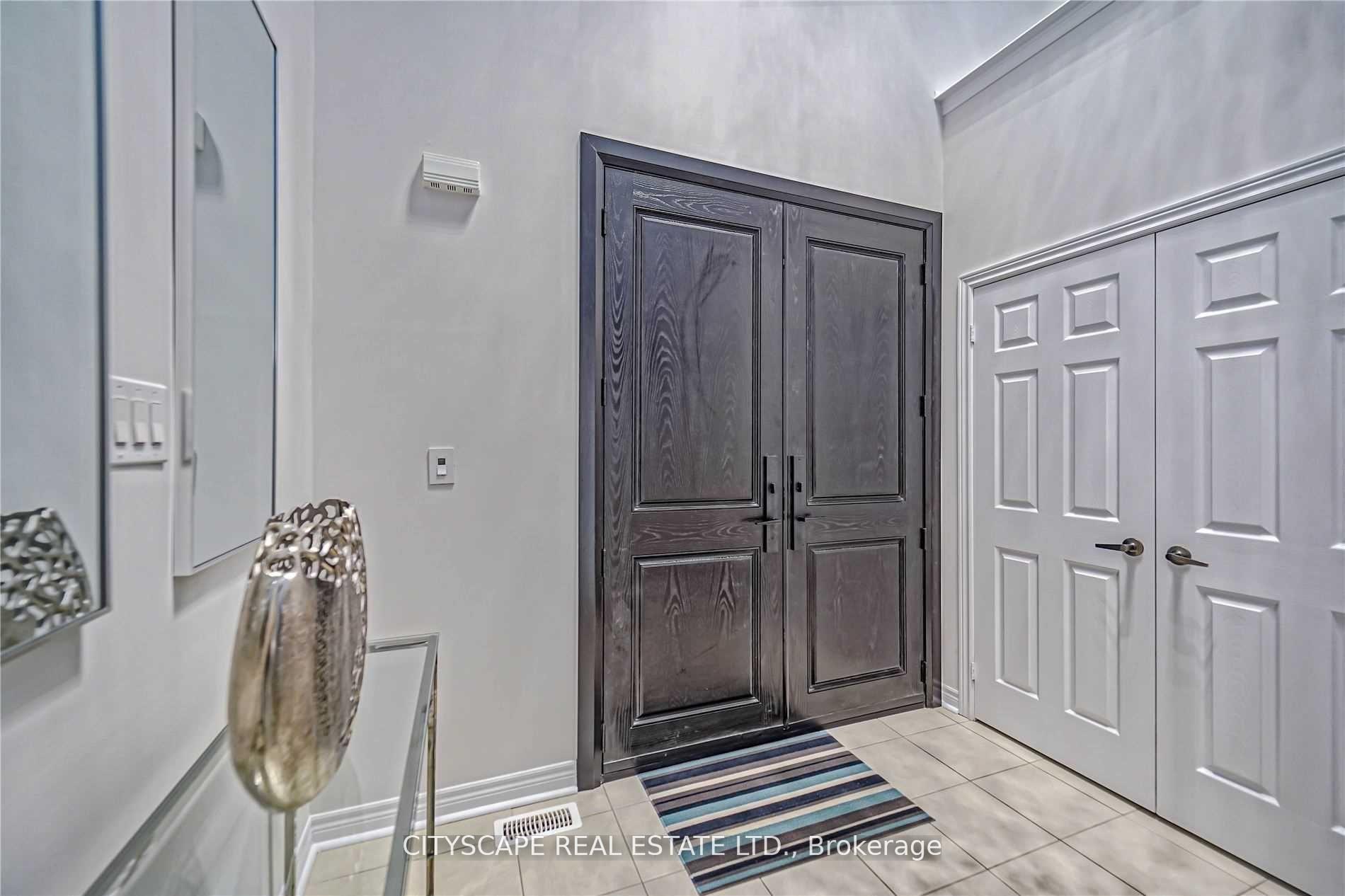 Photo 3 of 37 Silk Oak Court, Vaughan, Patterson — HOMEH