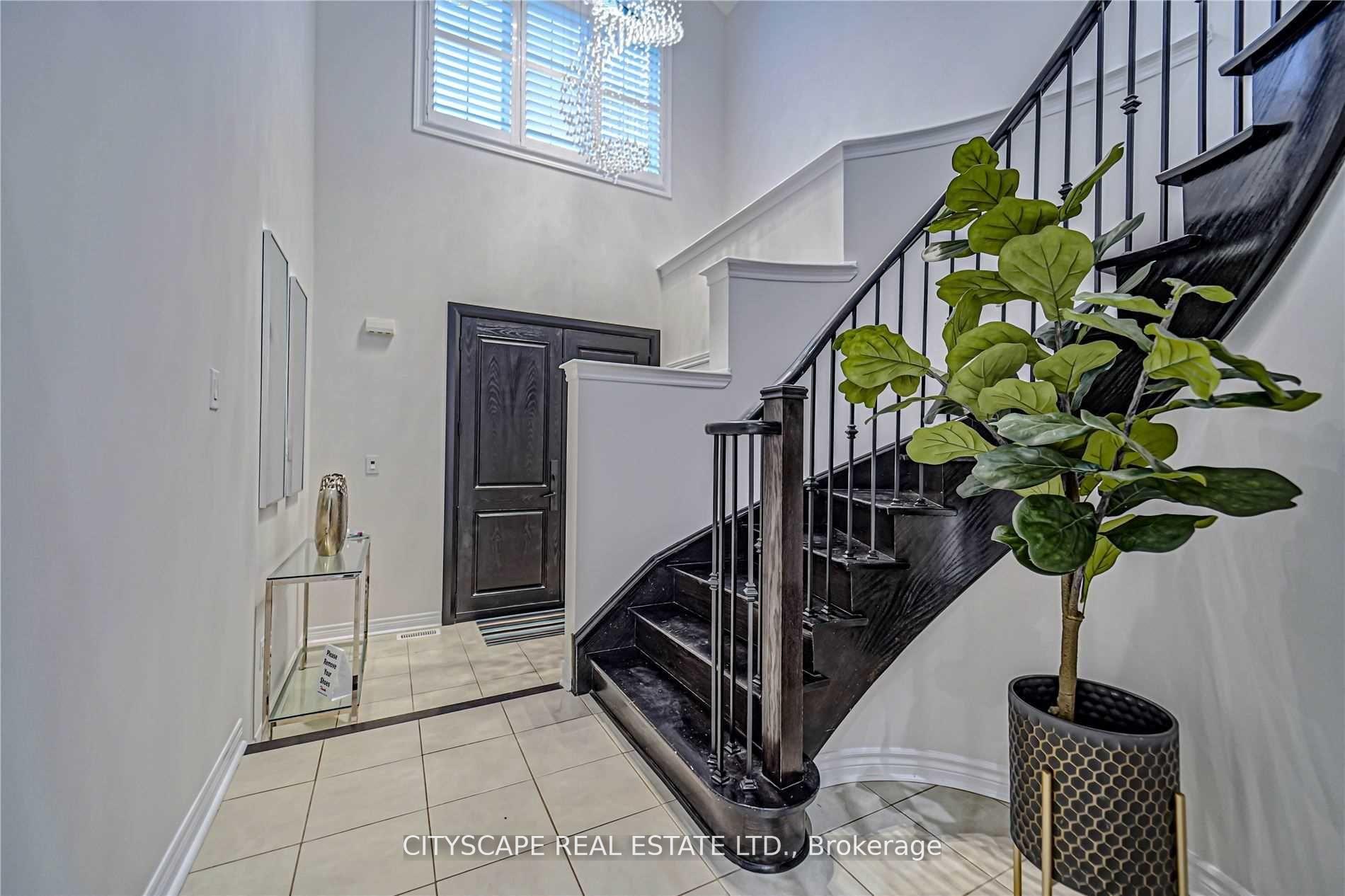 Photo 4 of 37 Silk Oak Court, Vaughan, Patterson — HOMEH