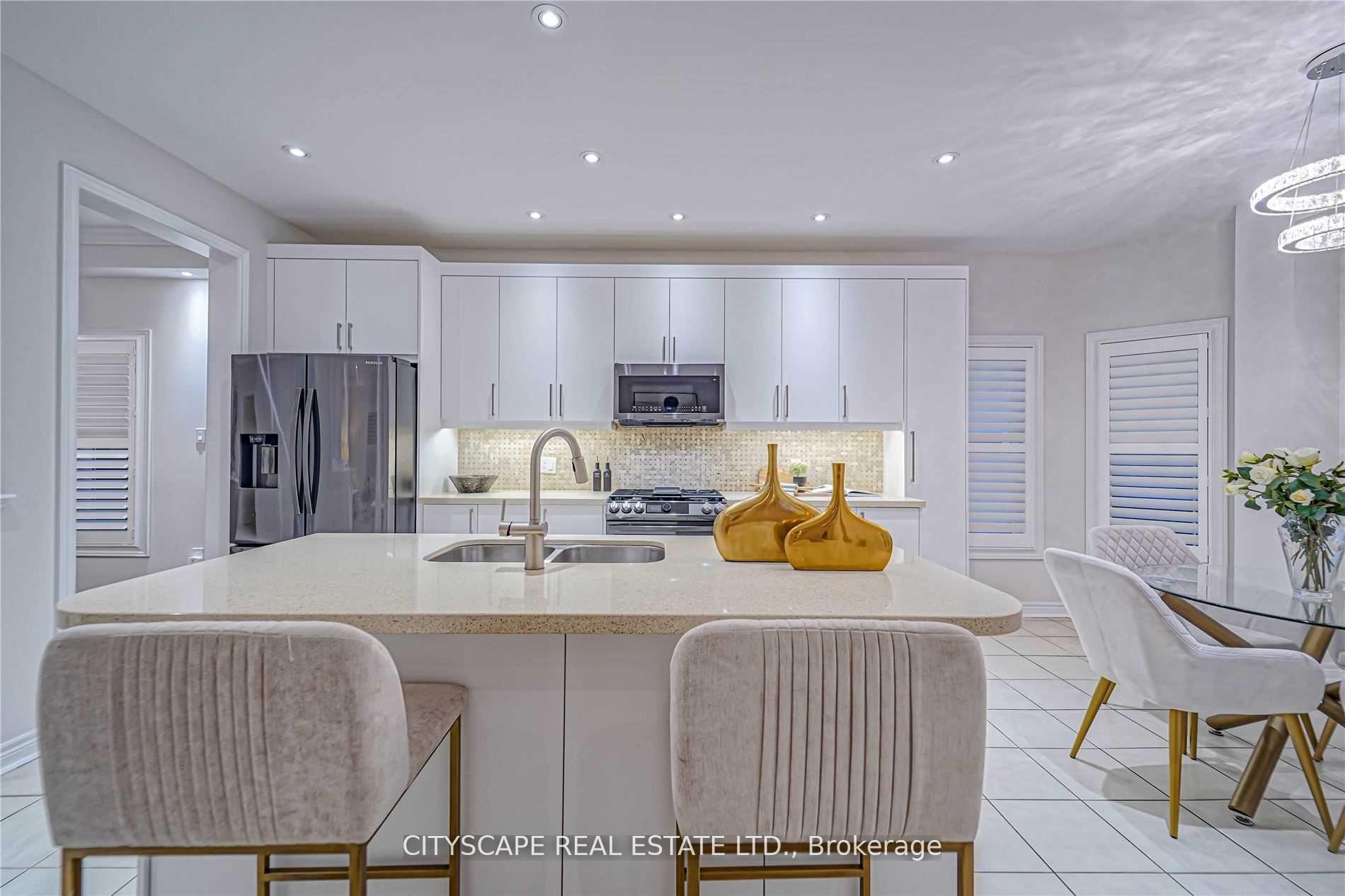 Photo 12 of 37 Silk Oak Court, Vaughan, Patterson — HOMEH