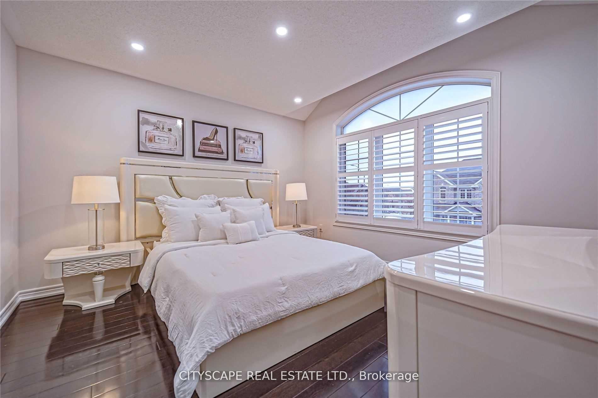 Photo 21 of 37 Silk Oak Court, Vaughan, Patterson — HOMEH