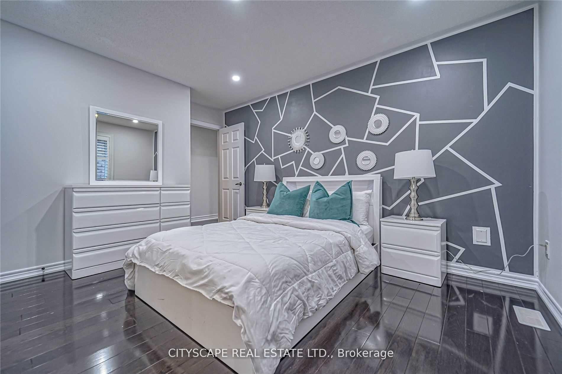 Photo 24 of 37 Silk Oak Court, Vaughan, Patterson — HOMEH