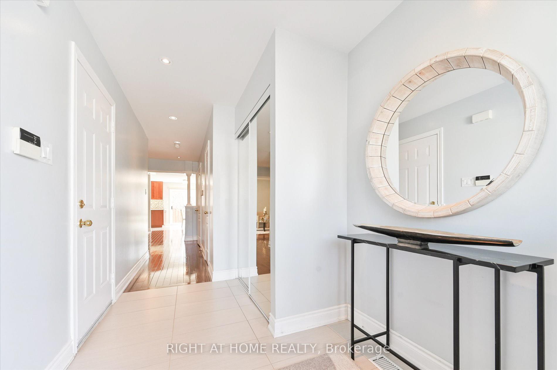 Photo 3 of 26 Benjamin Hood Crescent, Vaughan, Patterson — HOMEH