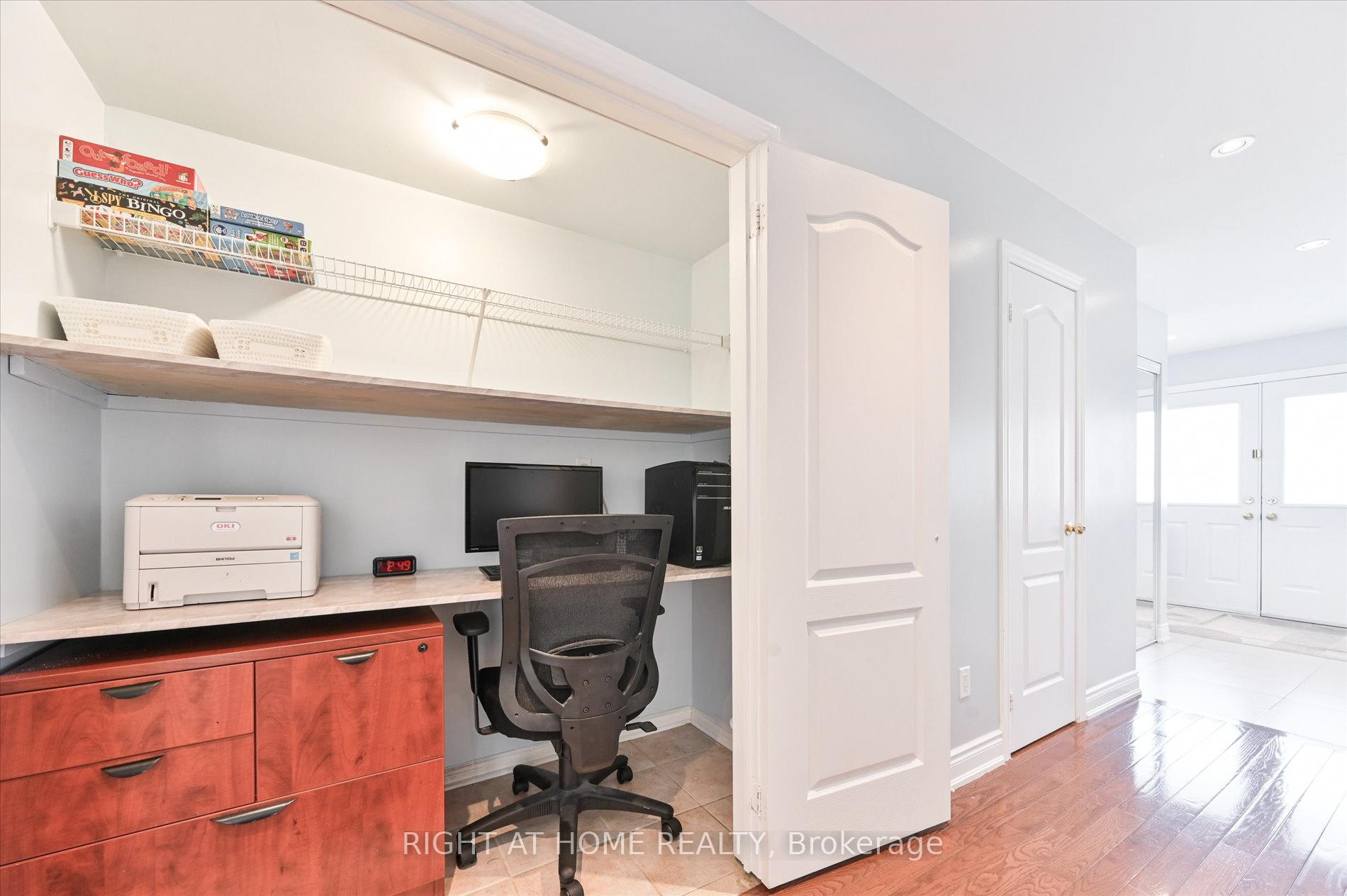 Photo 5 of 26 Benjamin Hood Crescent, Vaughan, Patterson — HOMEH