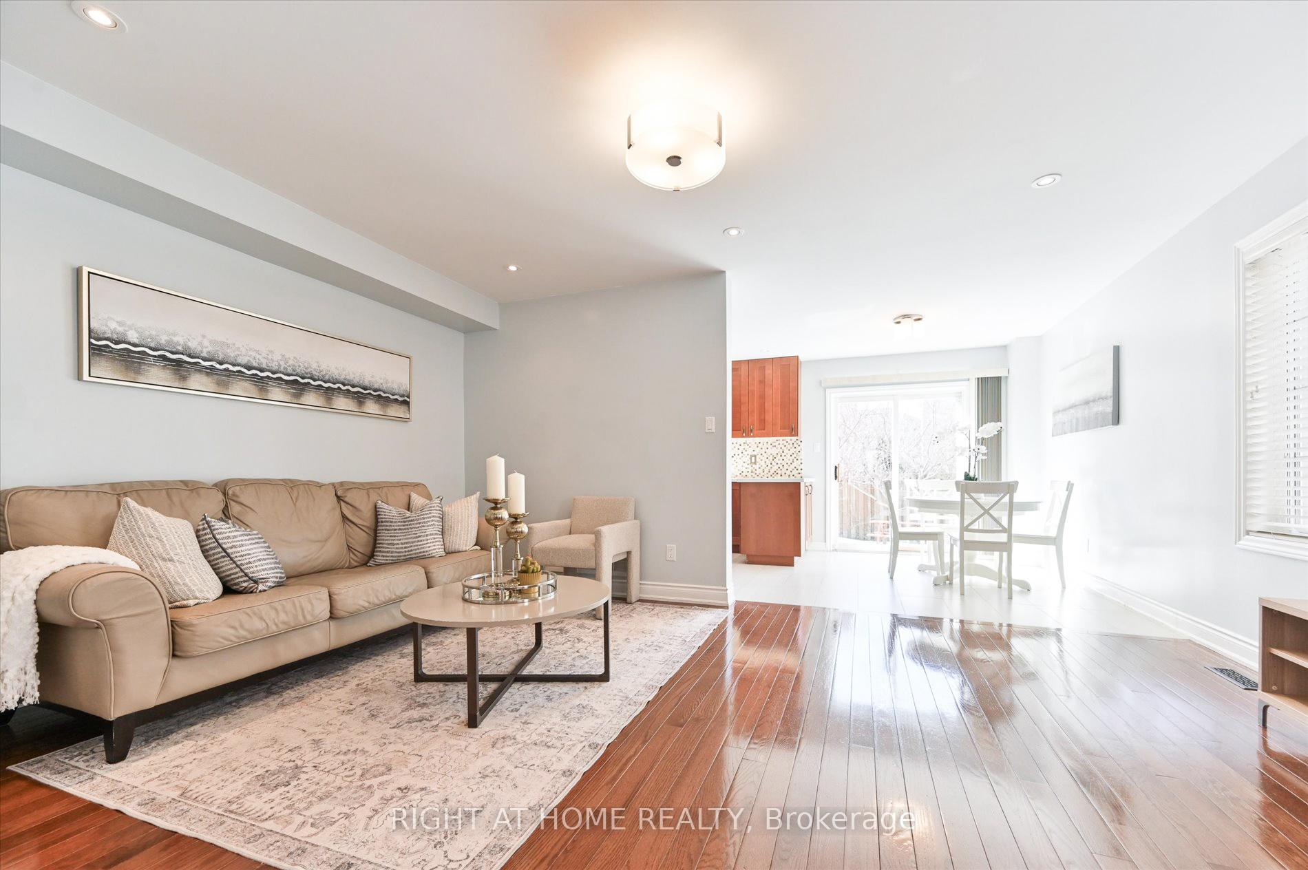 Photo 6 of 26 Benjamin Hood Crescent, Vaughan, Patterson — HOMEH