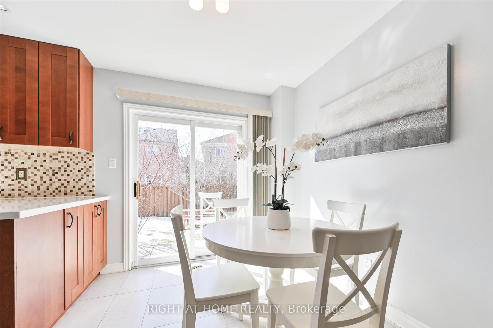 Photo 10 of 26 Benjamin Hood Crescent, Vaughan, Patterson — HOMEH