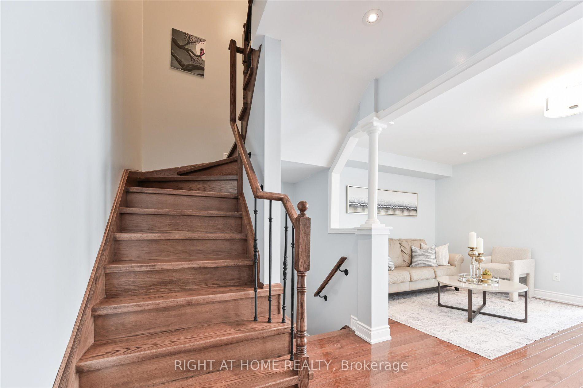 Photo 15 of 26 Benjamin Hood Crescent, Vaughan, Patterson — HOMEH