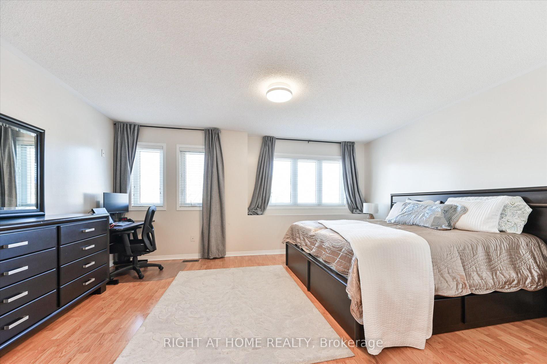 Photo 16 of 26 Benjamin Hood Crescent, Vaughan, Patterson — HOMEH