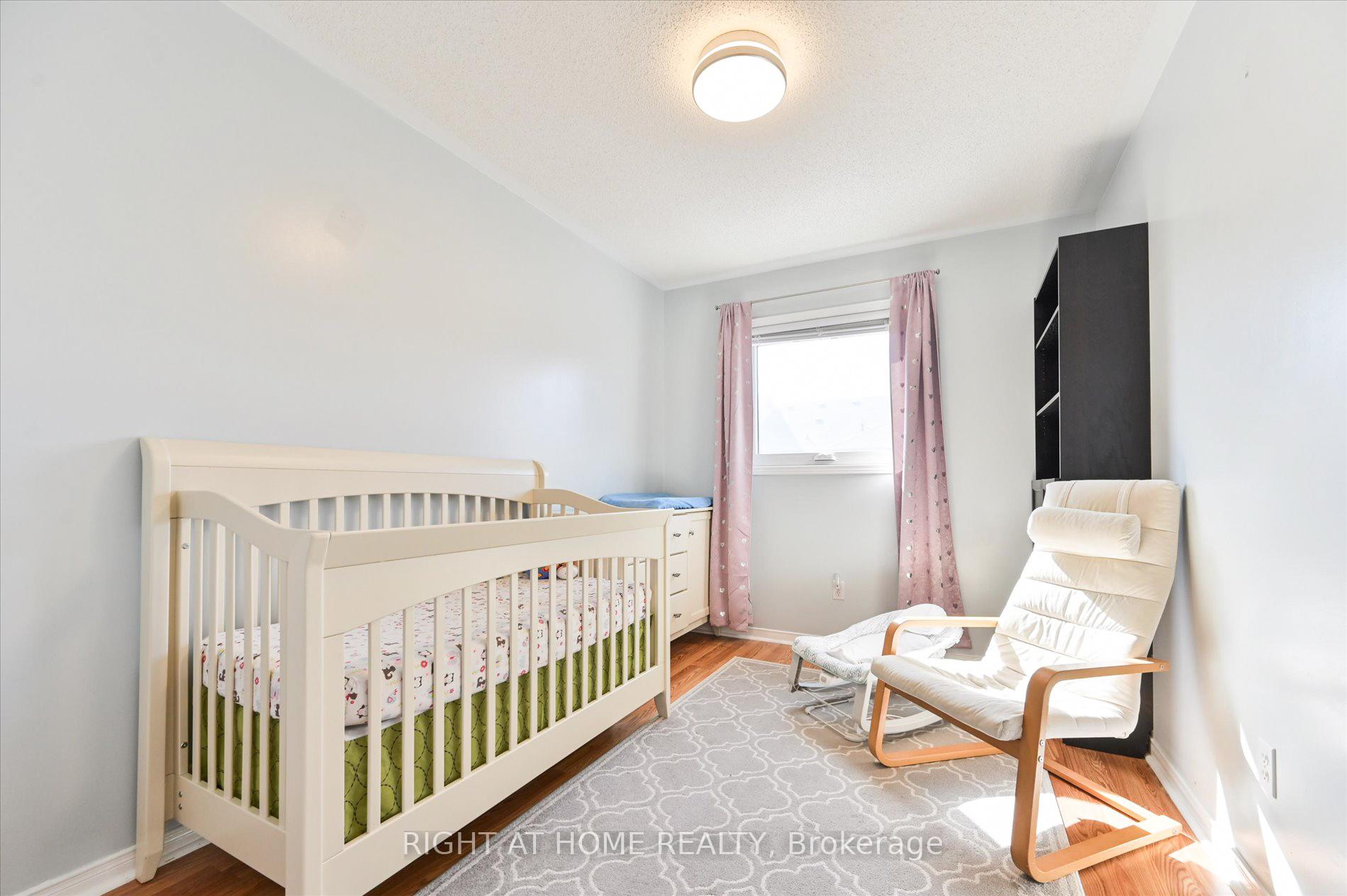 Photo 18 of 26 Benjamin Hood Crescent, Vaughan, Patterson — HOMEH