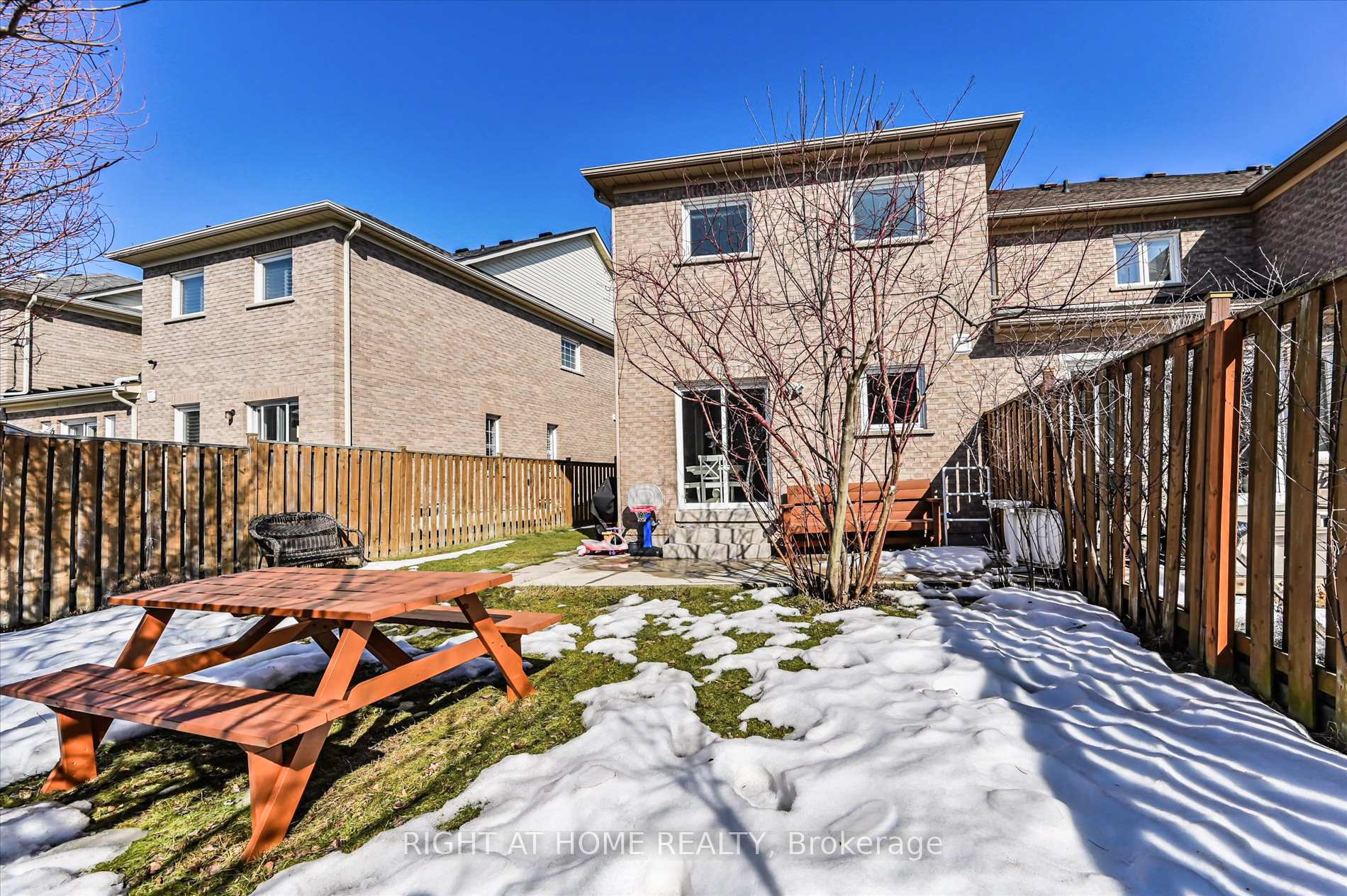 Photo 24 of 26 Benjamin Hood Crescent, Vaughan, Patterson — HOMEH
