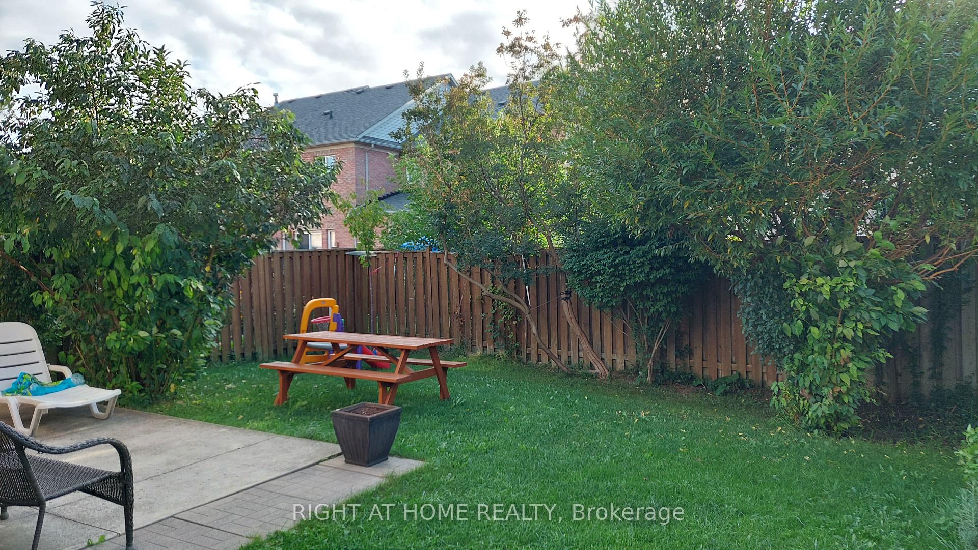 Photo 25 of 26 Benjamin Hood Crescent, Vaughan, Patterson — HOMEH