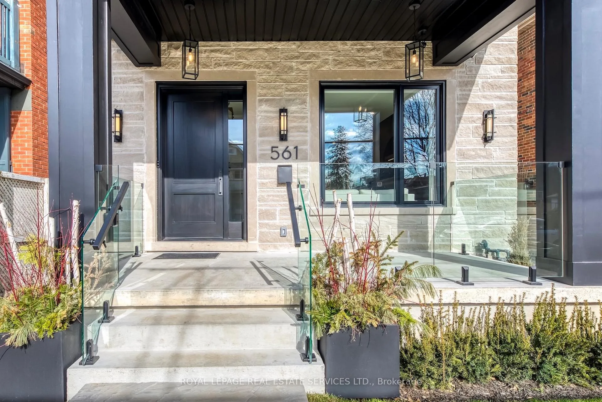 Front of 561 Durie Street
