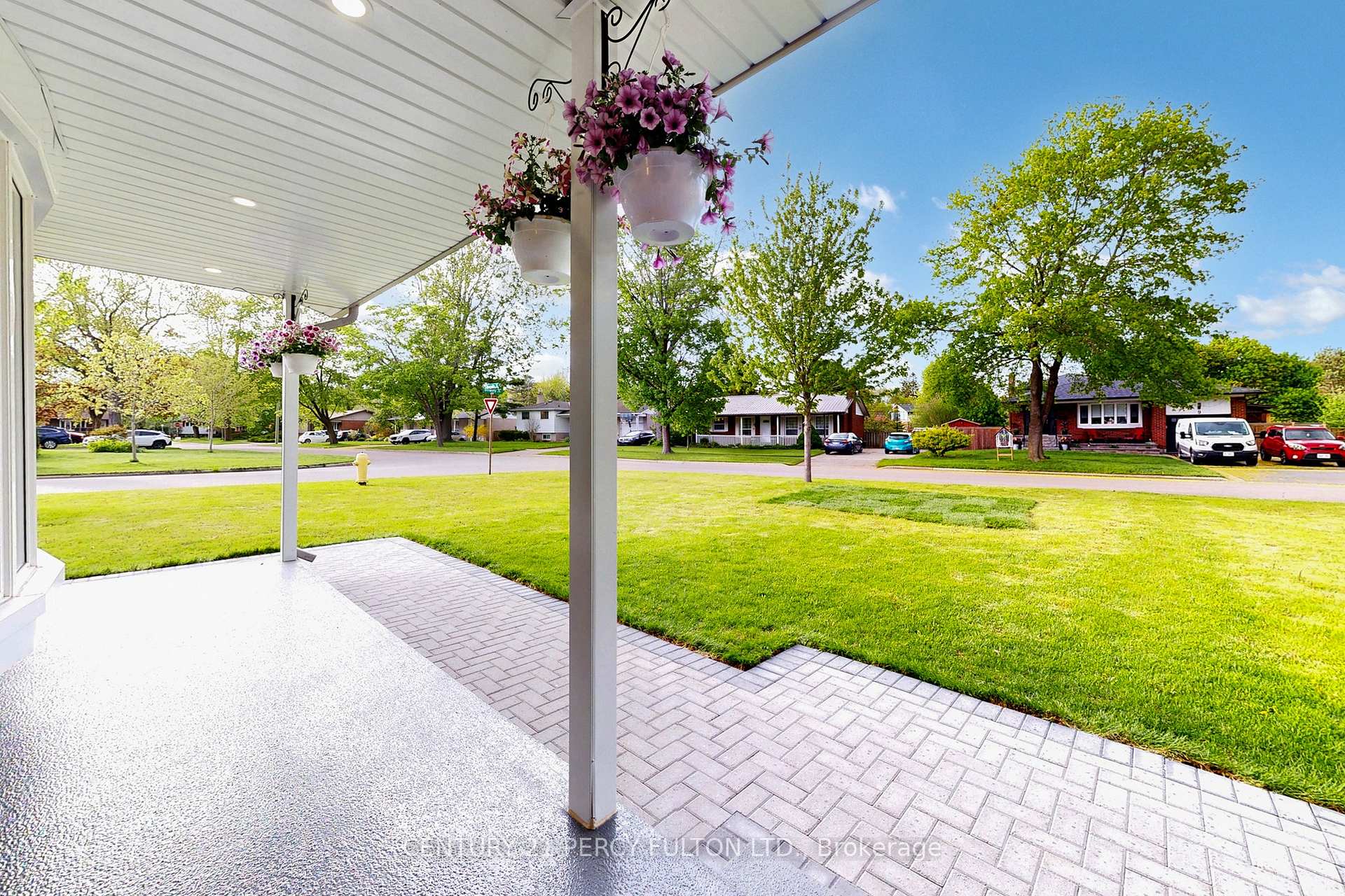 Photo 3 of 8 Burrells Road, Ajax, South East — HOMEH