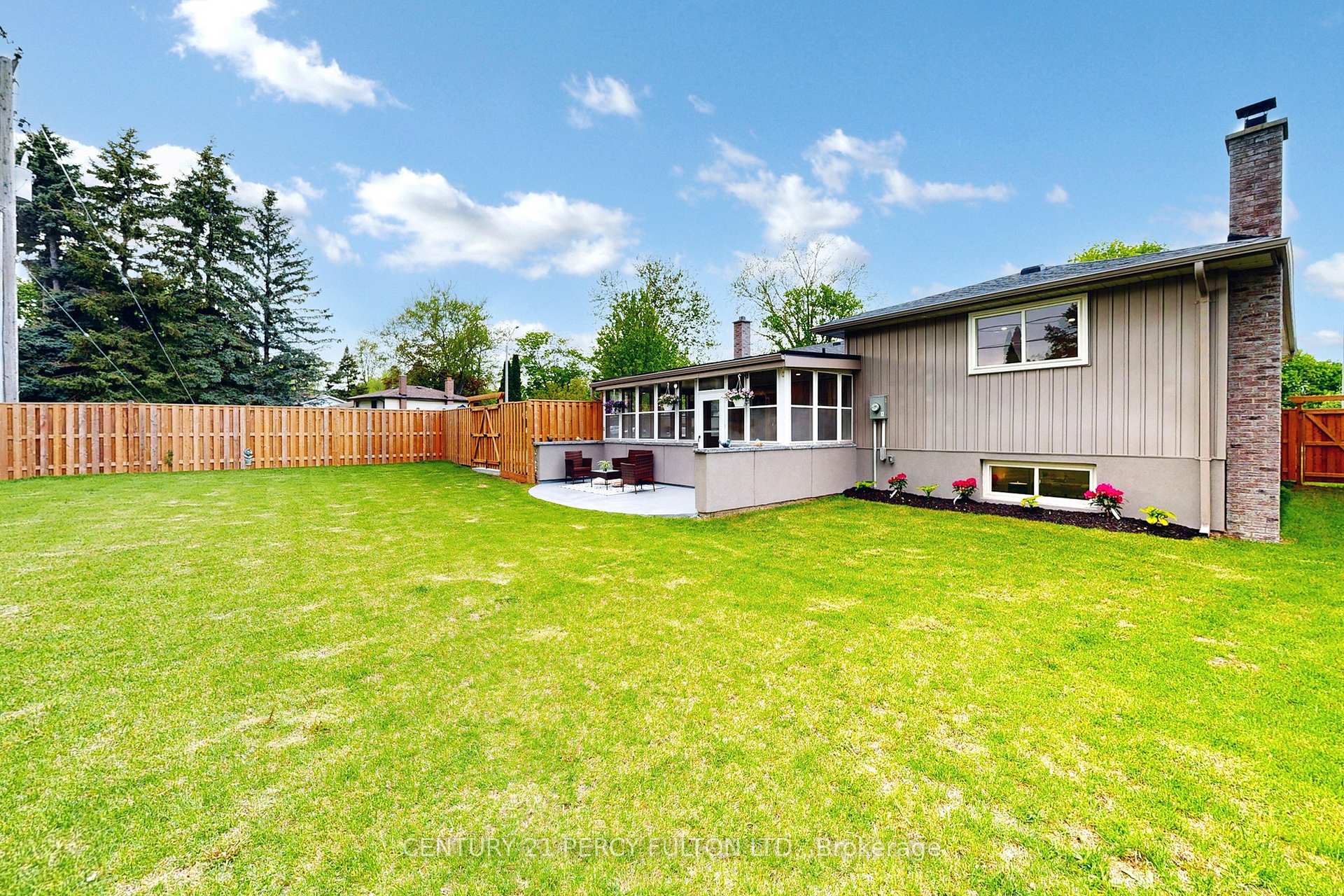 Photo 7 of 8 Burrells Road, Ajax, South East — HOMEH