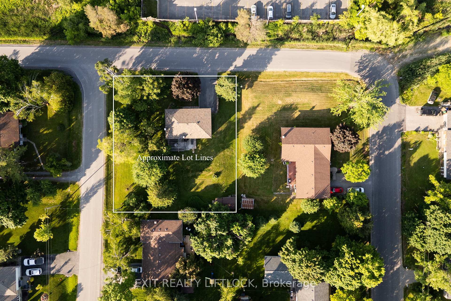 Photo 2 of 983 Deana Boulevard, Peterborough, Northcrest Ward 5 — HOMEH