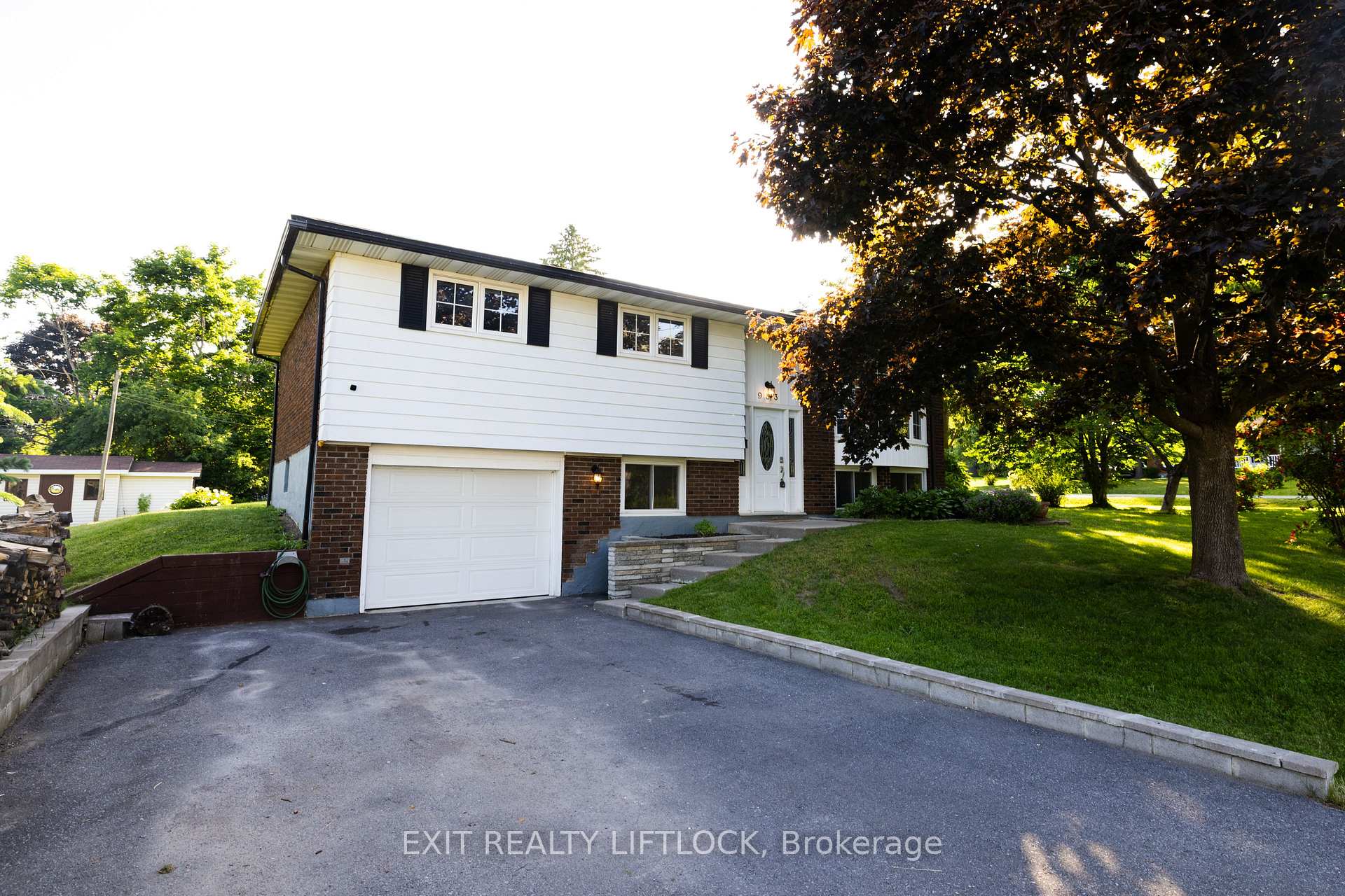 Photo 3 of 983 Deana Boulevard, Peterborough, Northcrest Ward 5 — HOMEH