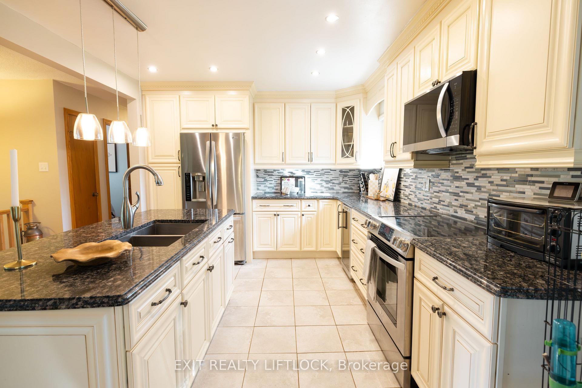 Photo 6 of 983 Deana Boulevard, Peterborough, Northcrest Ward 5 — HOMEH