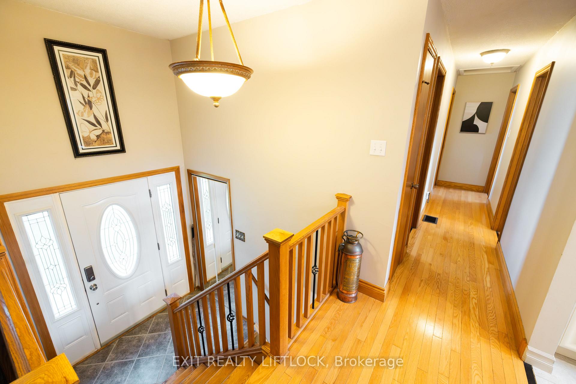 Photo 10 of 983 Deana Boulevard, Peterborough, Northcrest Ward 5 — HOMEH