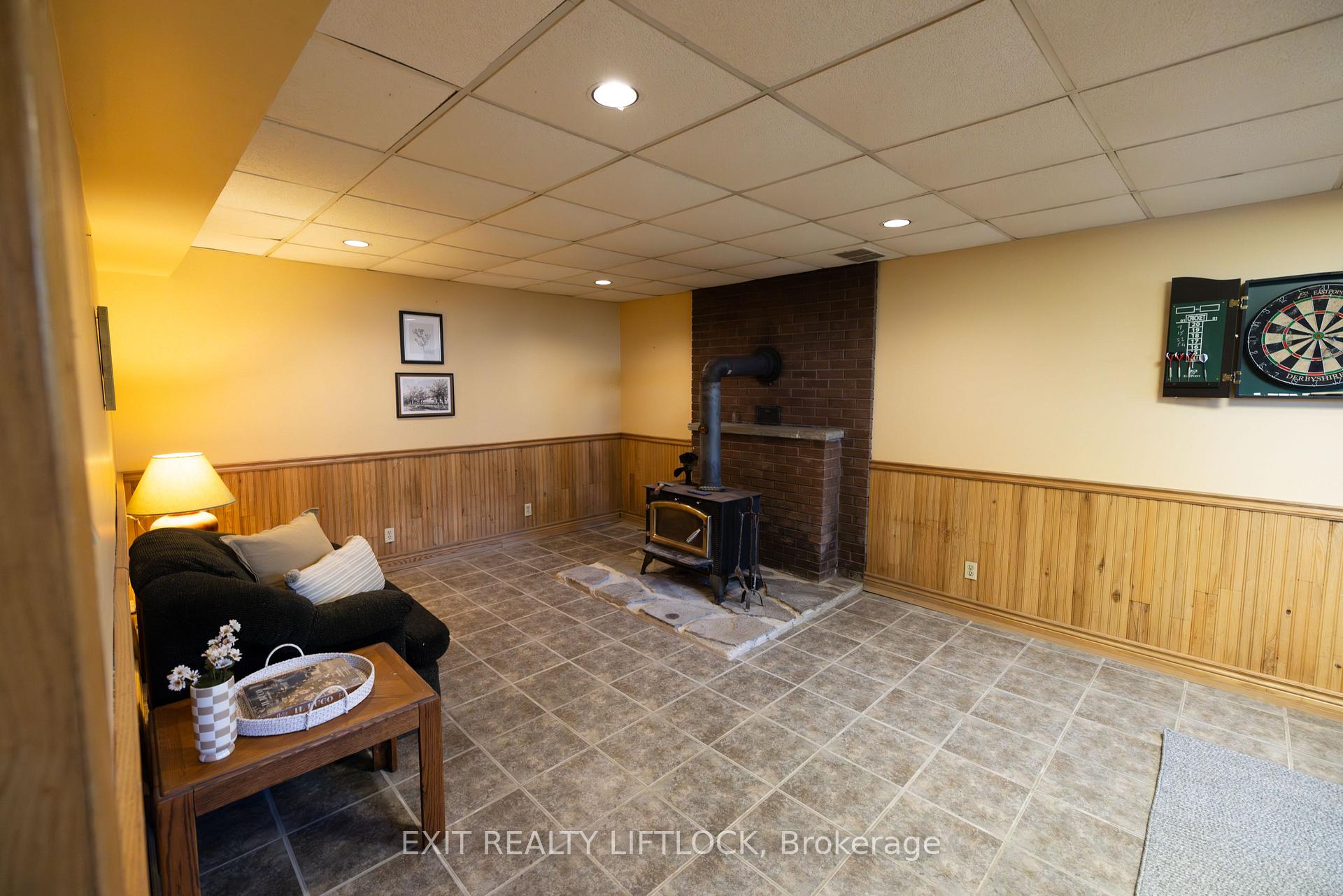 Photo 16 of 983 Deana Boulevard, Peterborough, Northcrest Ward 5 — HOMEH