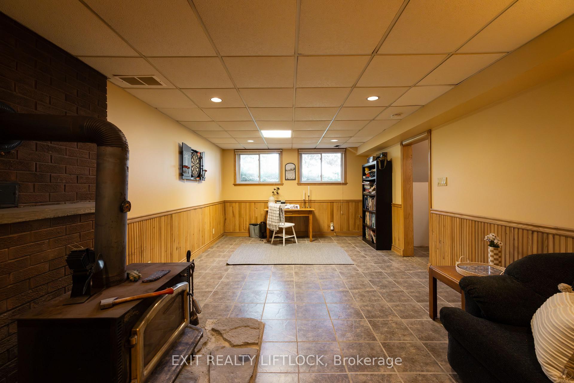 Photo 17 of 983 Deana Boulevard, Peterborough, Northcrest Ward 5 — HOMEH