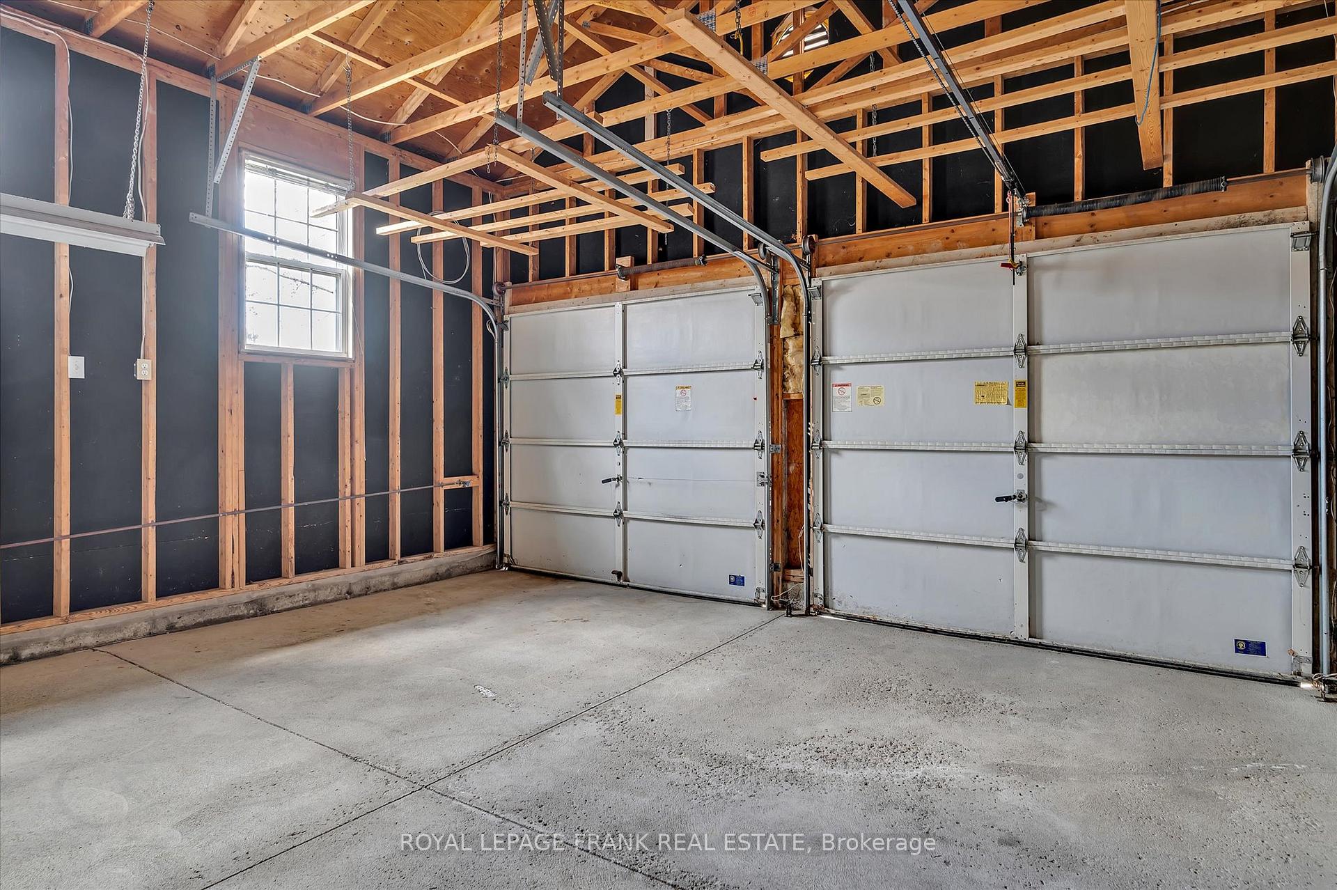 Photo 33 of 1606 Ramblewood Drive, Peterborough, Otonabee Ward 1 — HOMEH