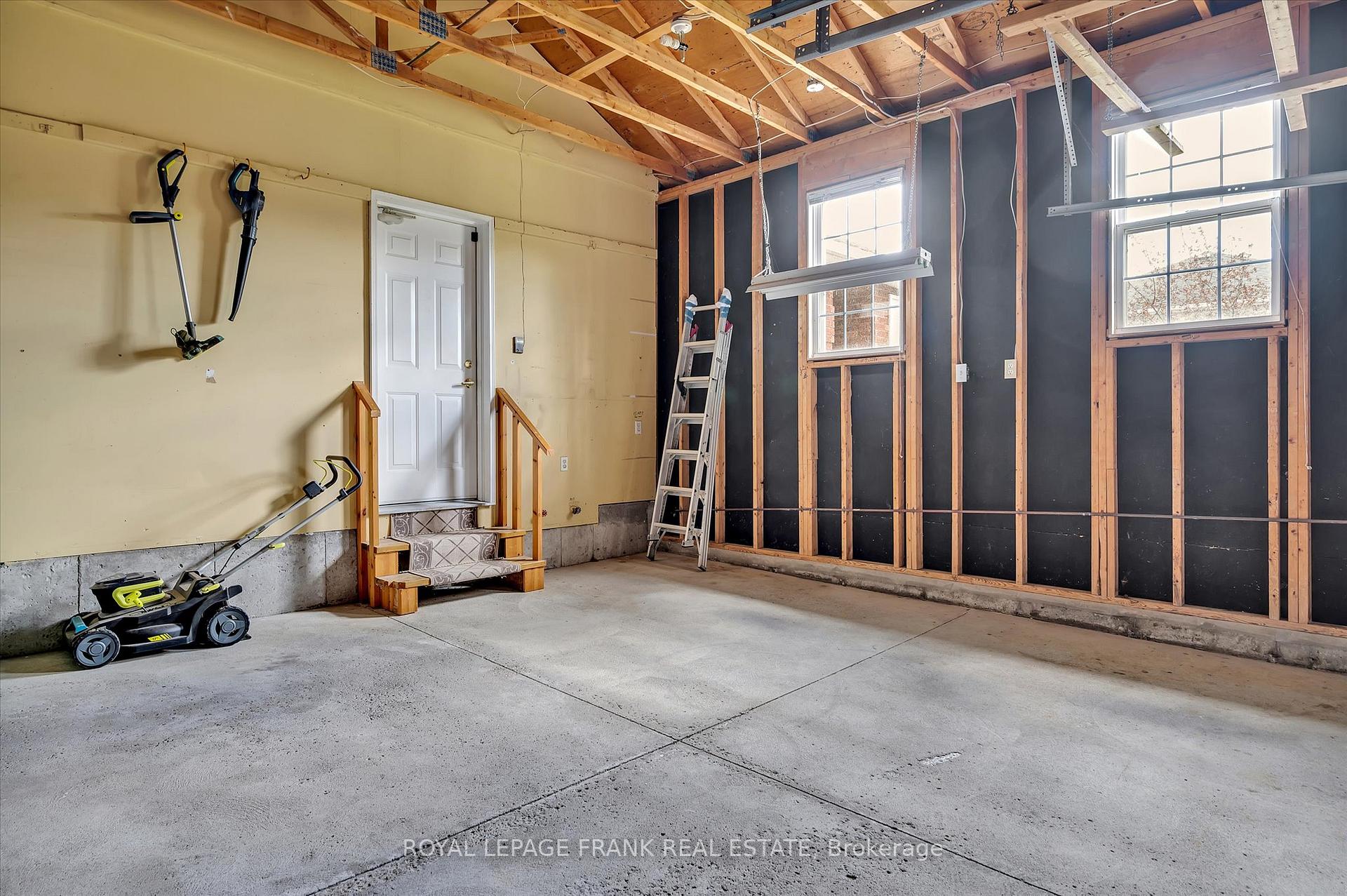 Photo 34 of 1606 Ramblewood Drive, Peterborough, Otonabee Ward 1 — HOMEH